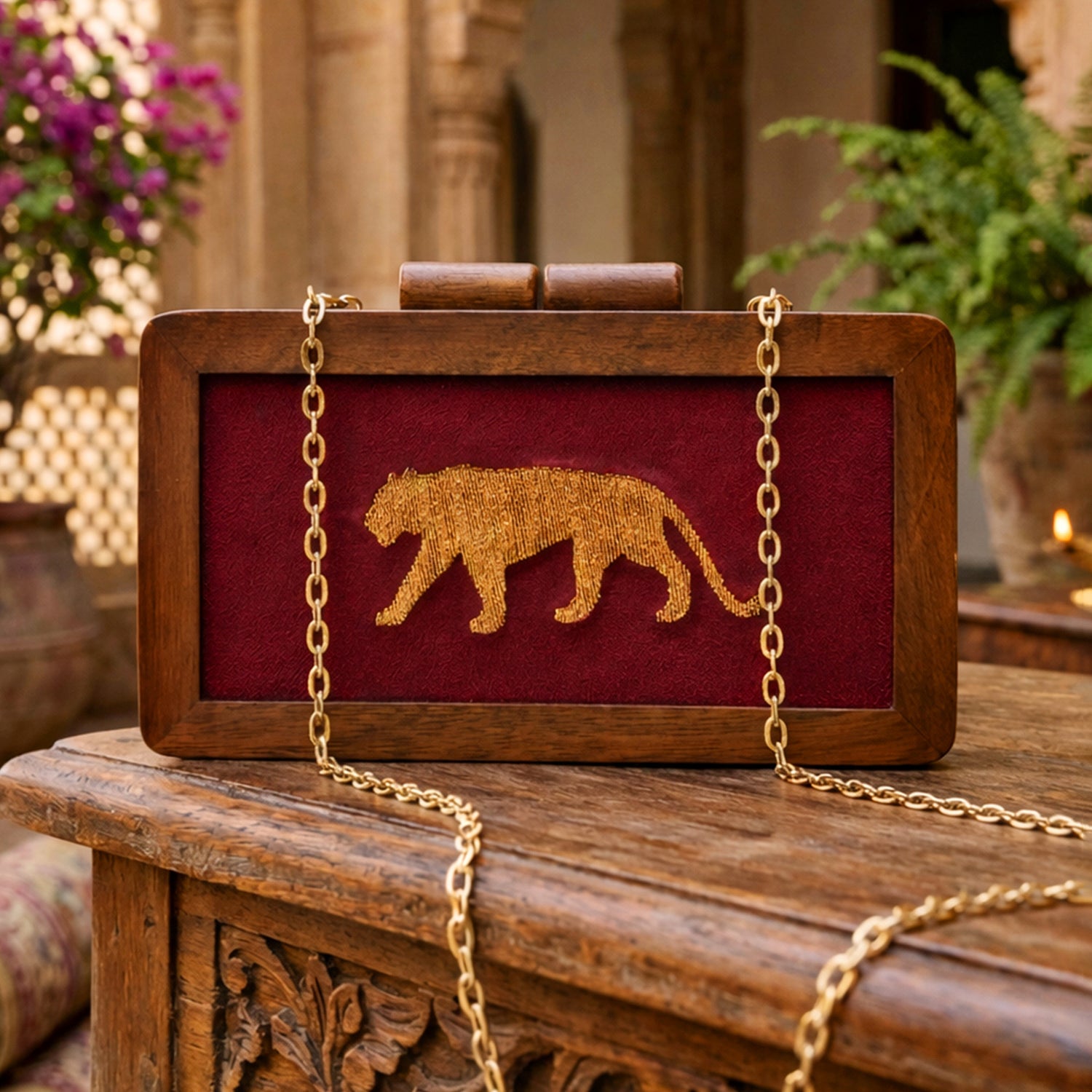 Artklim Elegance Golden Jaguar Embroidery clutch
