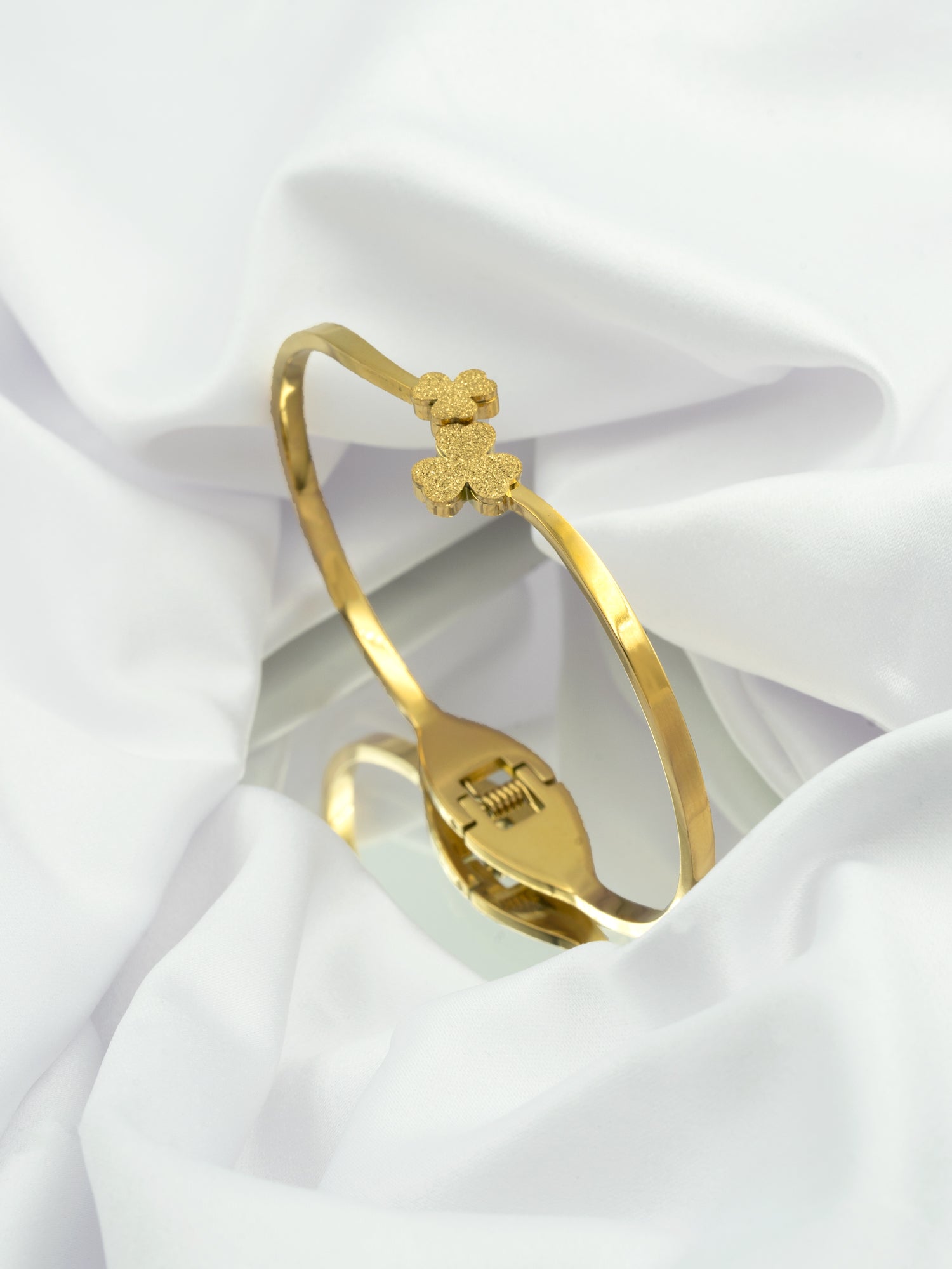 Artklim Gold Plated Golden Clover Anti Tarnish Charm Bracelet