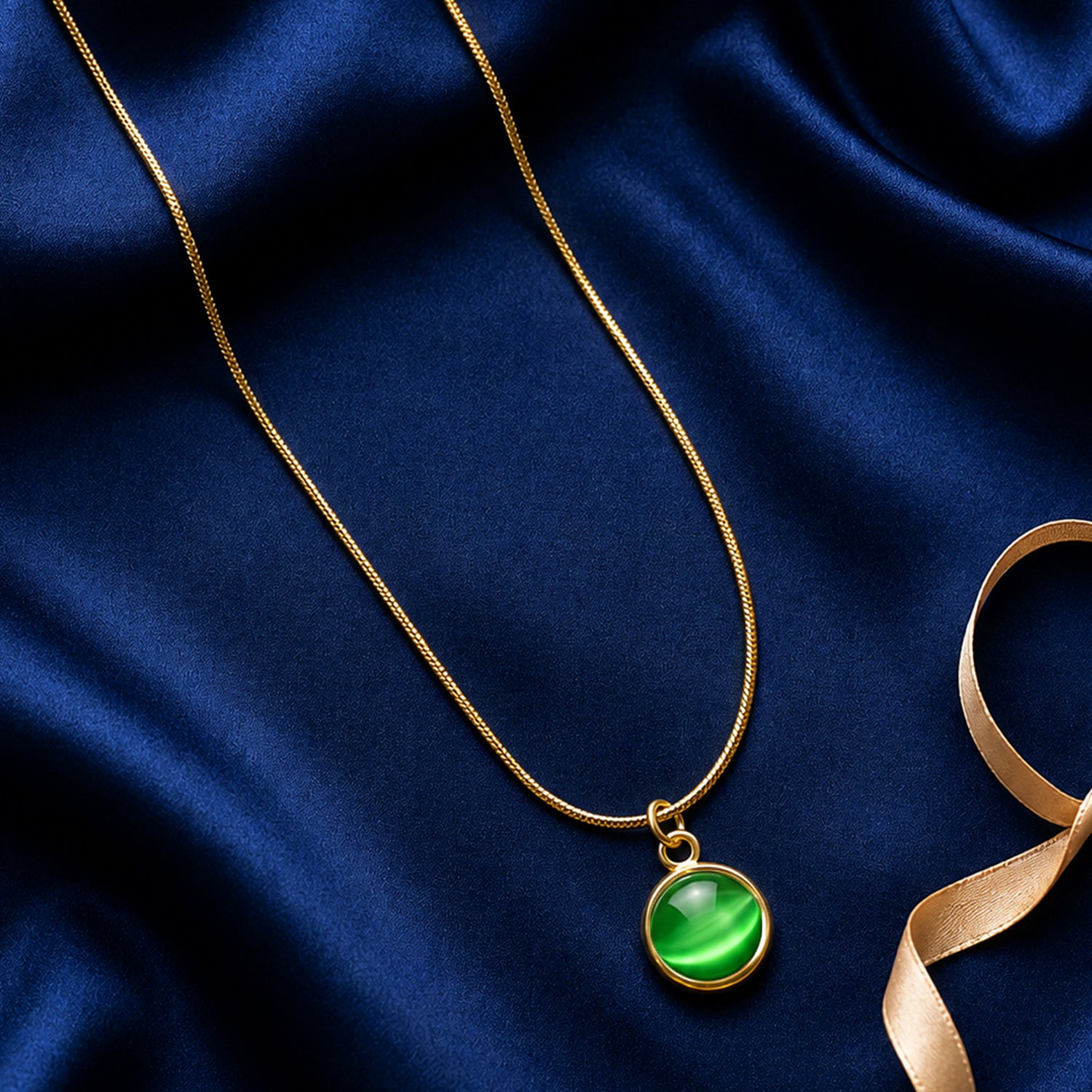 Artklim Emerald Glow Round Stone Anti-Tarnish Pendant Necklace