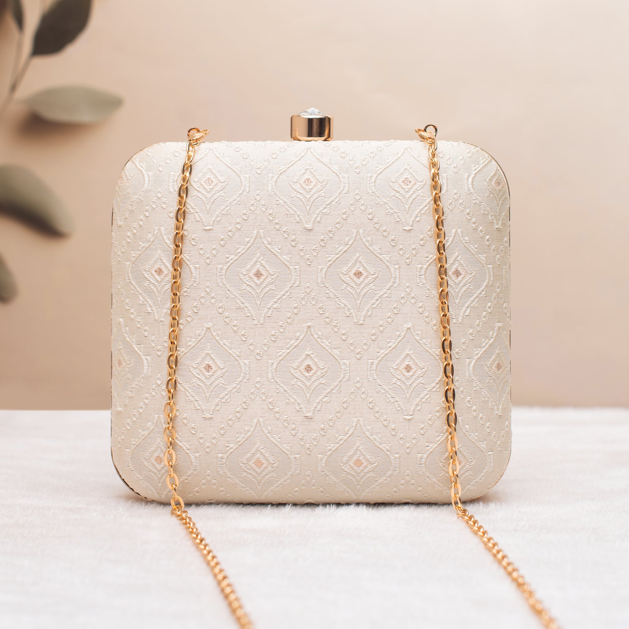 Artklim Off-White Minimal Thread Embroidery Clutch