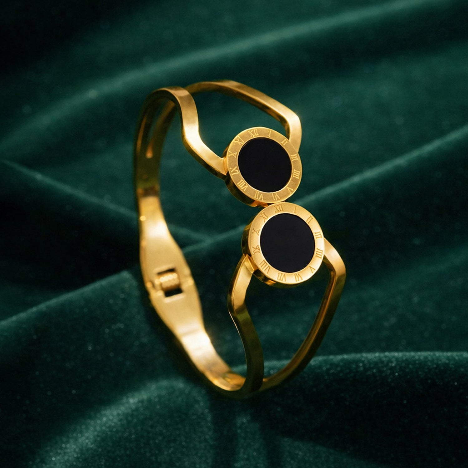 Artklim Gold Plated Elegant Black Round Anti-Tarnish Bangle Bracelet