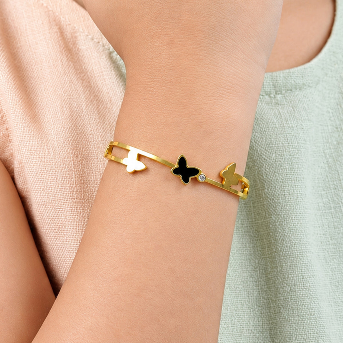 Artklim Luxe Butterfly Charm Gold-Tone Anti-Tarnish Kids Bracelet