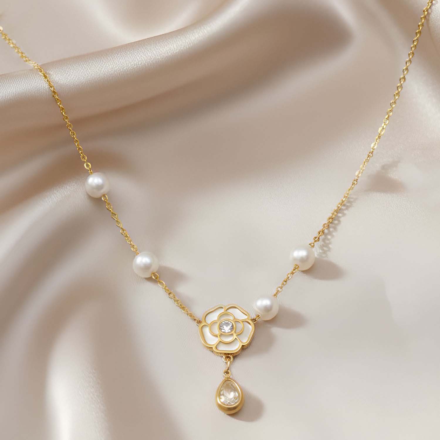 Artklim Gold-Plated Elegant Flower with Pearl Beads Anti-Tarnish Pendant Necklace