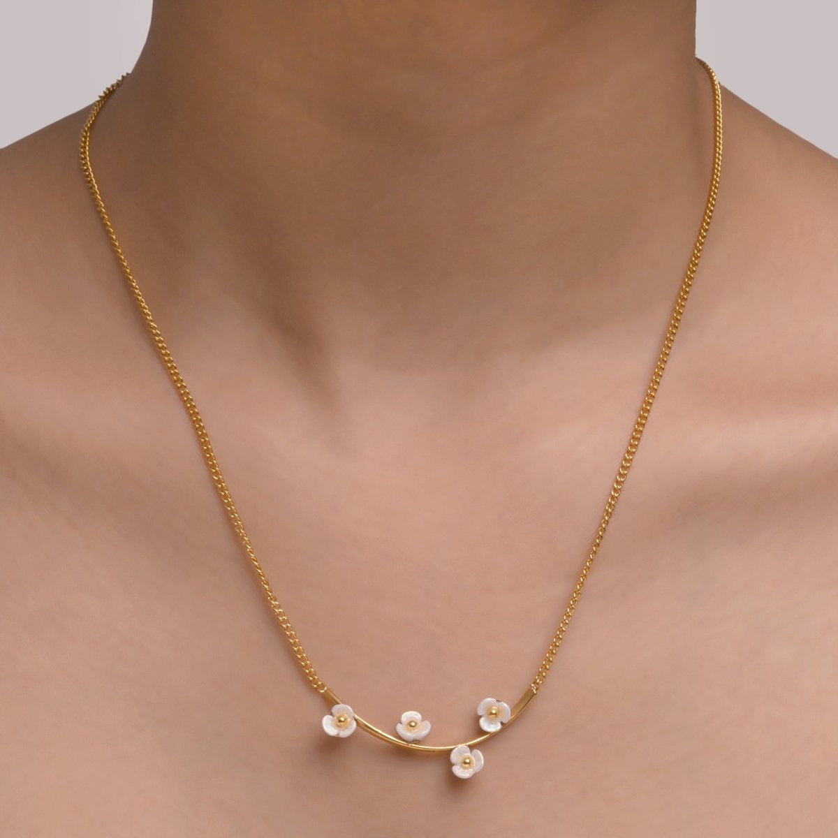 Artklim Gold Plated Elegant Floral Pendant Necklace