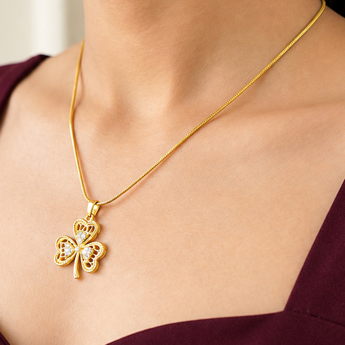 Artklim Elegant Clover Crystal Cut Anti-Tarnish Pendant Necklace
