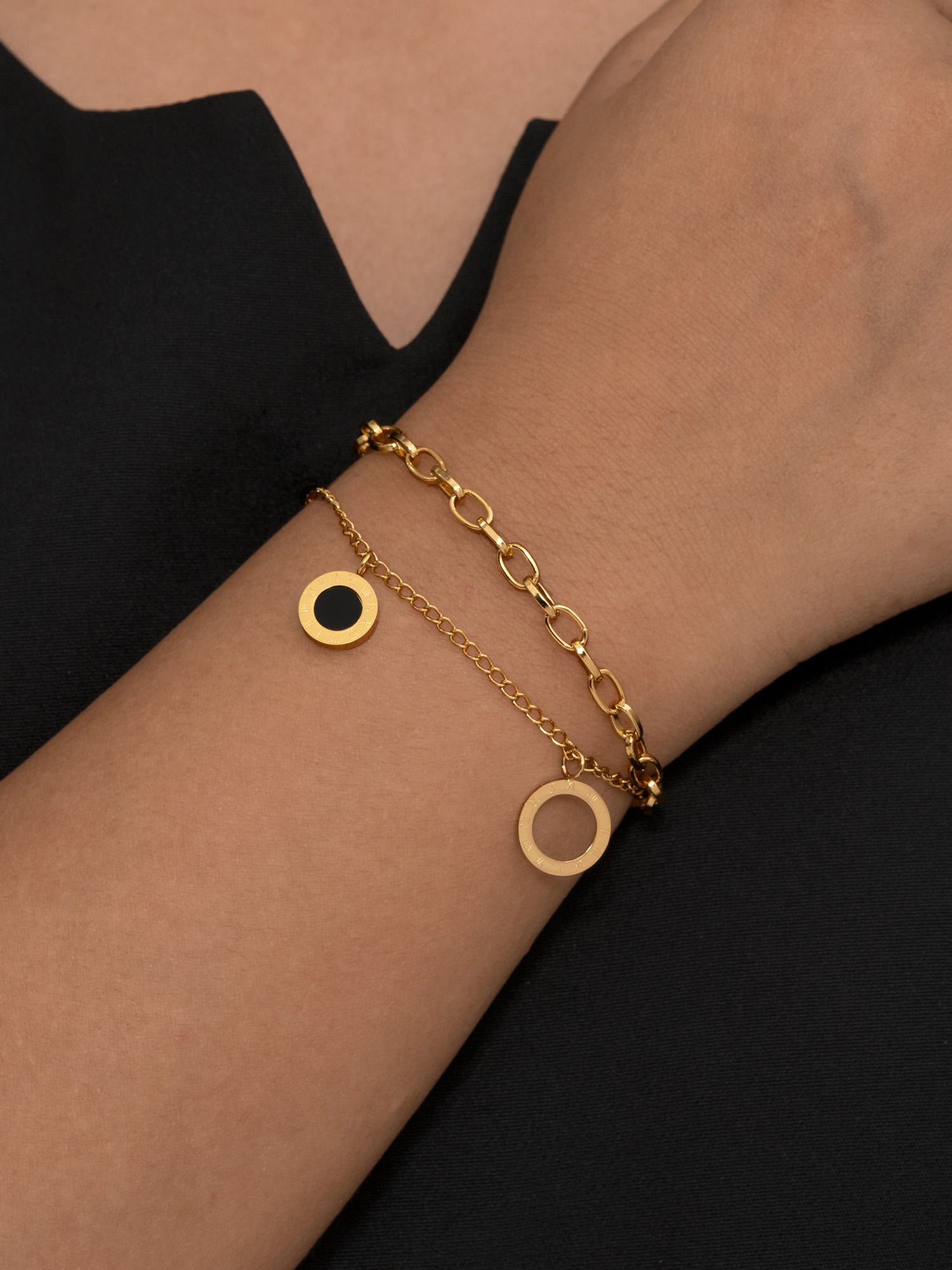 Artklim Gold PLated Anti Tarnish Golden Circle Charm Bracelet