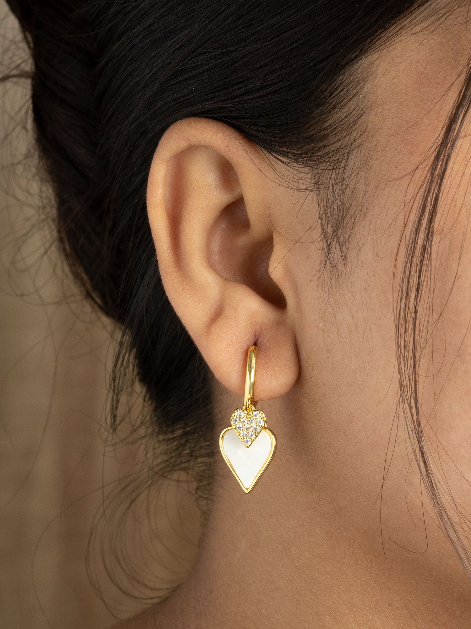 Artklim Pearl Fluter - Elegant Butterfly Studs