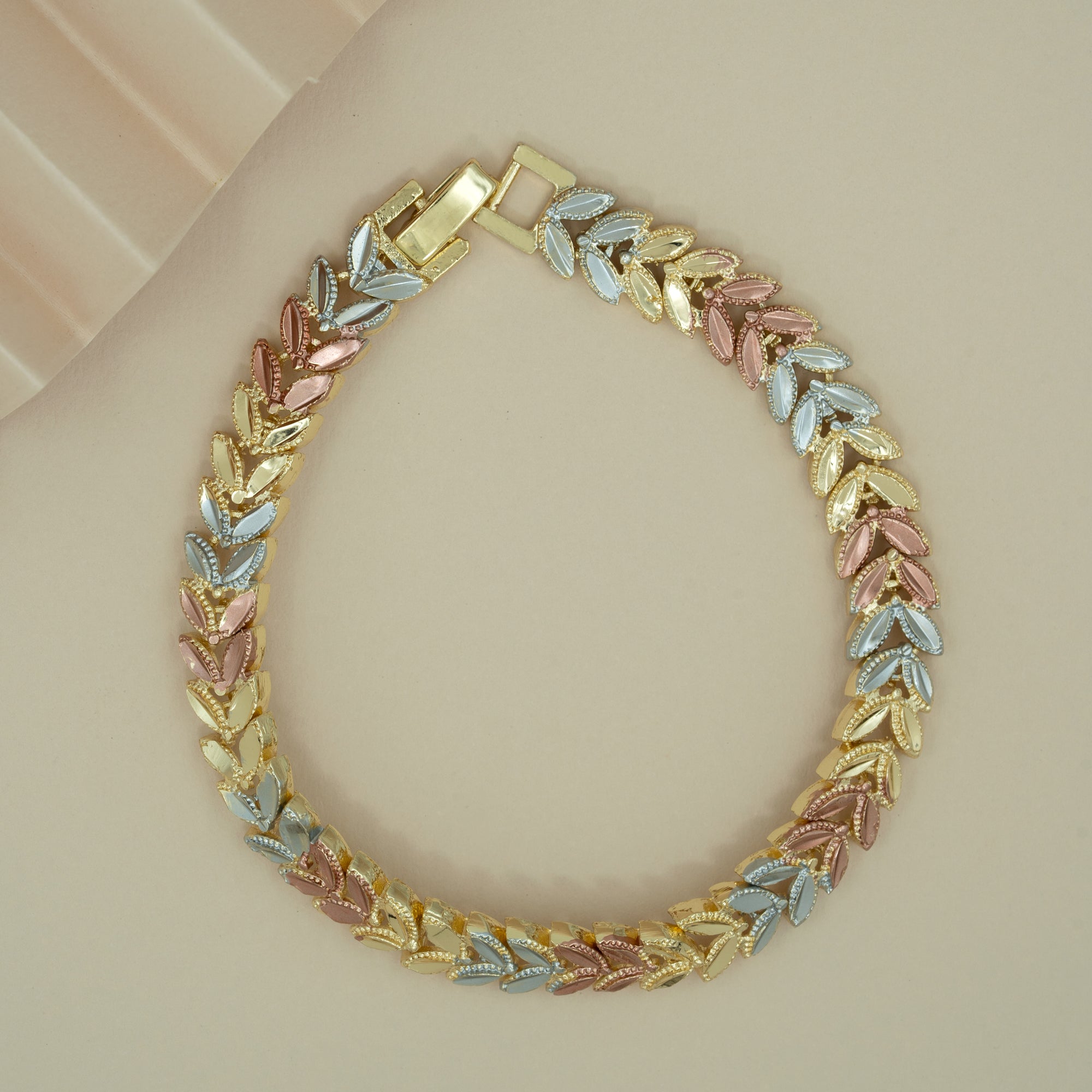 Artklim Tri-Colored Leaf Pattern Bracelet