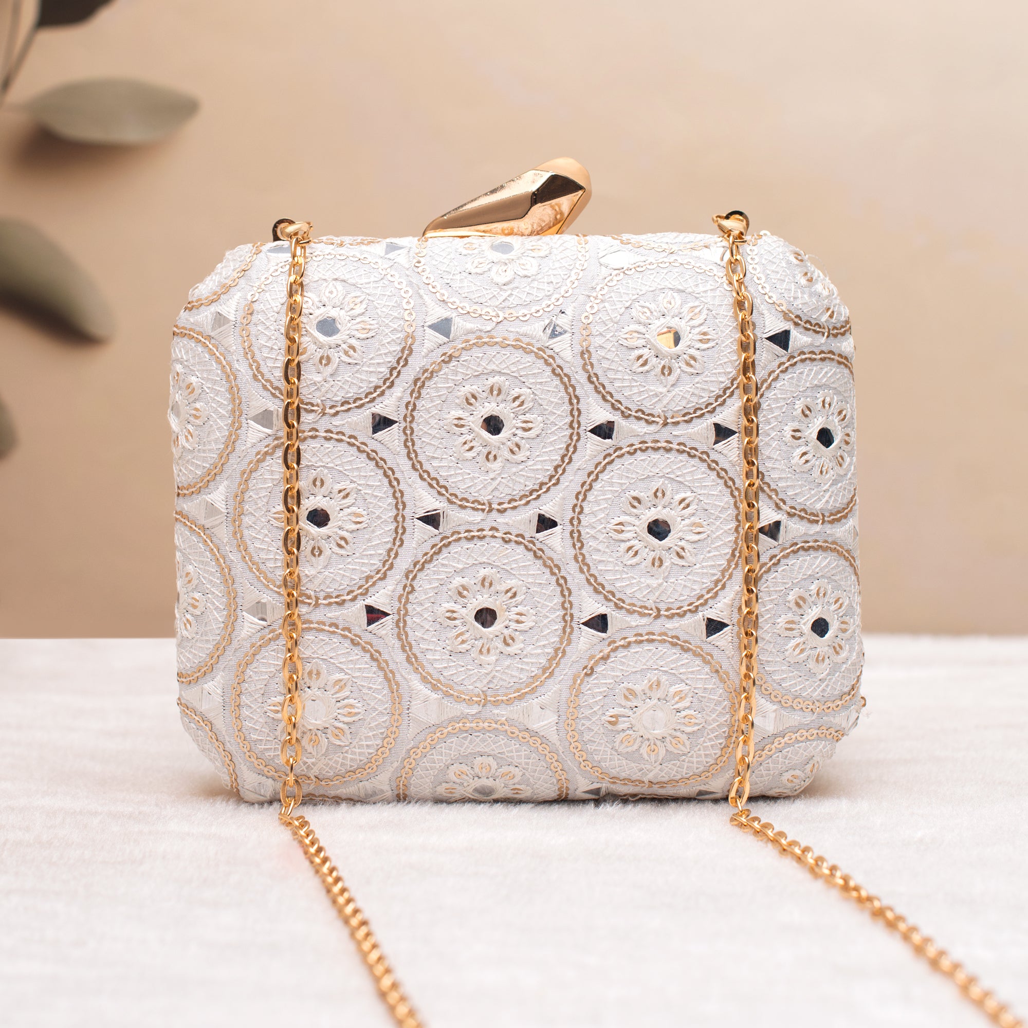 Artklim Royal Floral Charm Embroidery Clutch