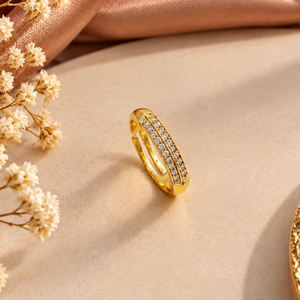Artklim Minimal Crystal Band Gold-Tone Anti-Tarnish Ring