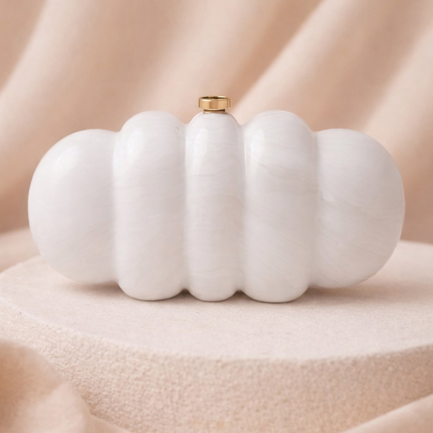 Artklim Elegant White Puff Acrylic Clutch