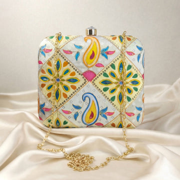 Artklim Elegant Ivory Embroidered Clutch