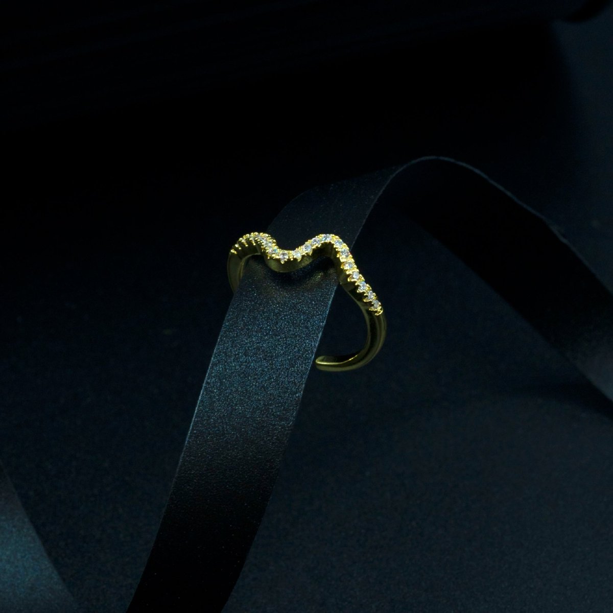 Artklim Gold Plated Wavy Adjustable Ring