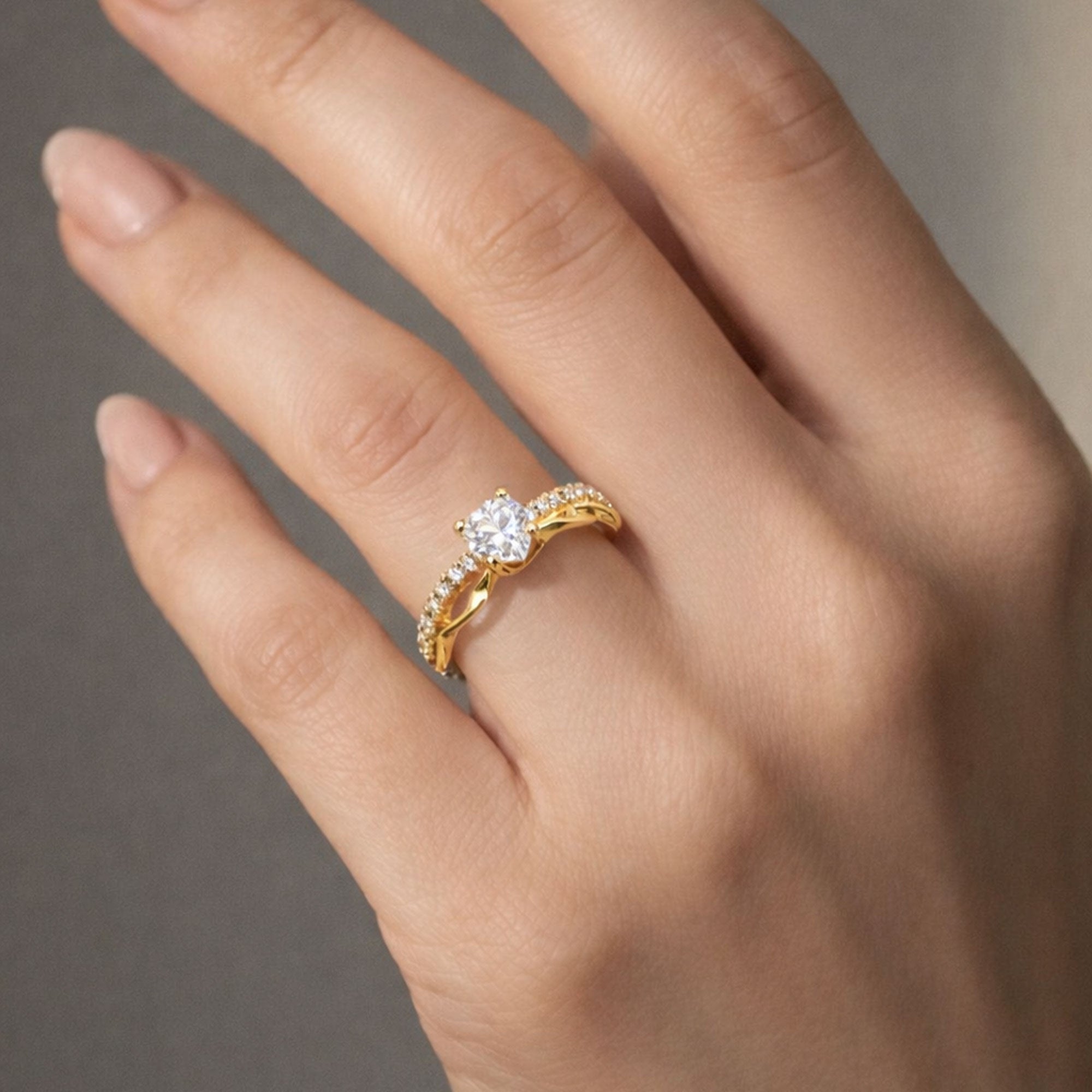 Artklim Gold-Plated Solitaire Twist Design Anti-Tarnish Ring