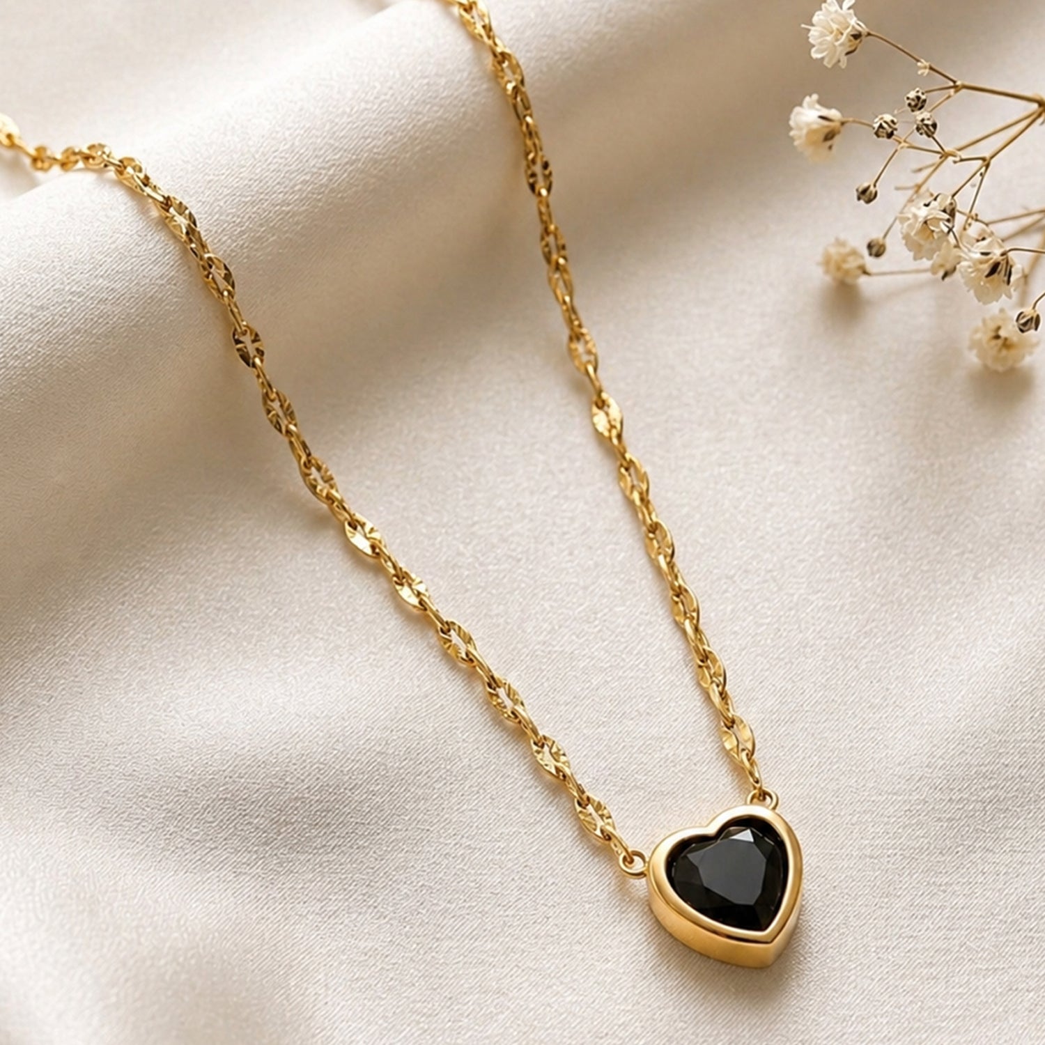 Artklim Black Heart Gold Chain Anti-tarnish  Necklace