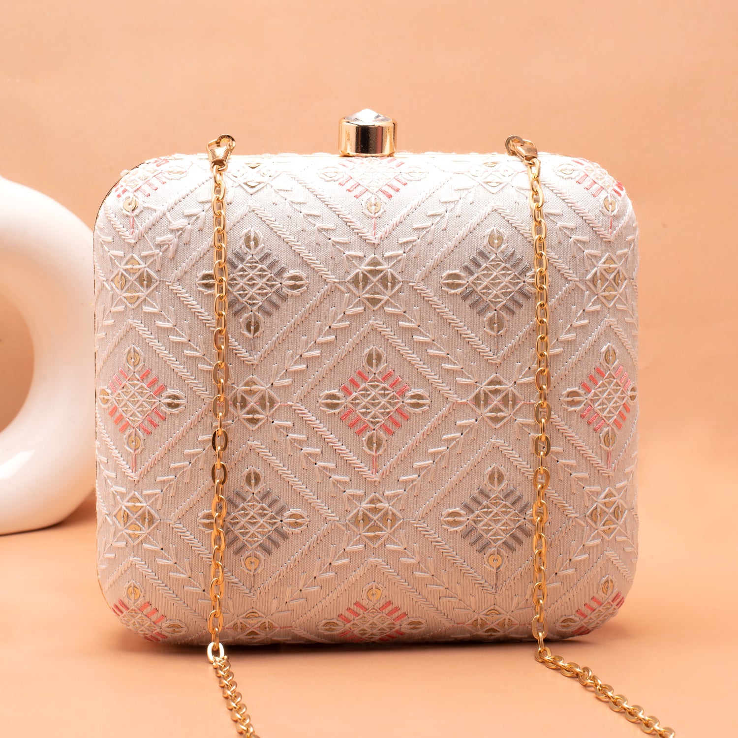 Artklim White Based Threadwork Pattern Embroidery Clutch