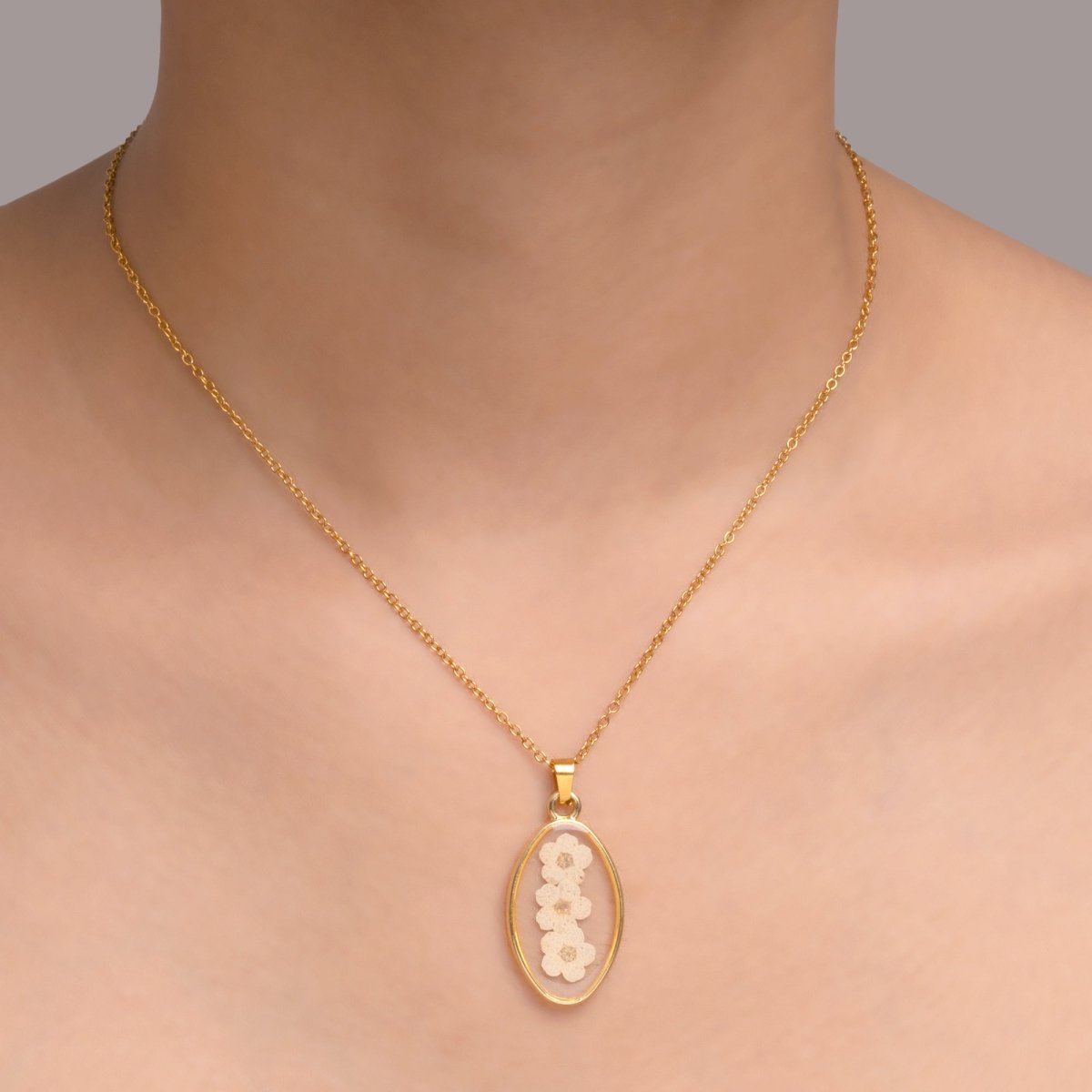 Artklim Gold Plated Oval Shaped Floral Pendant Necklace