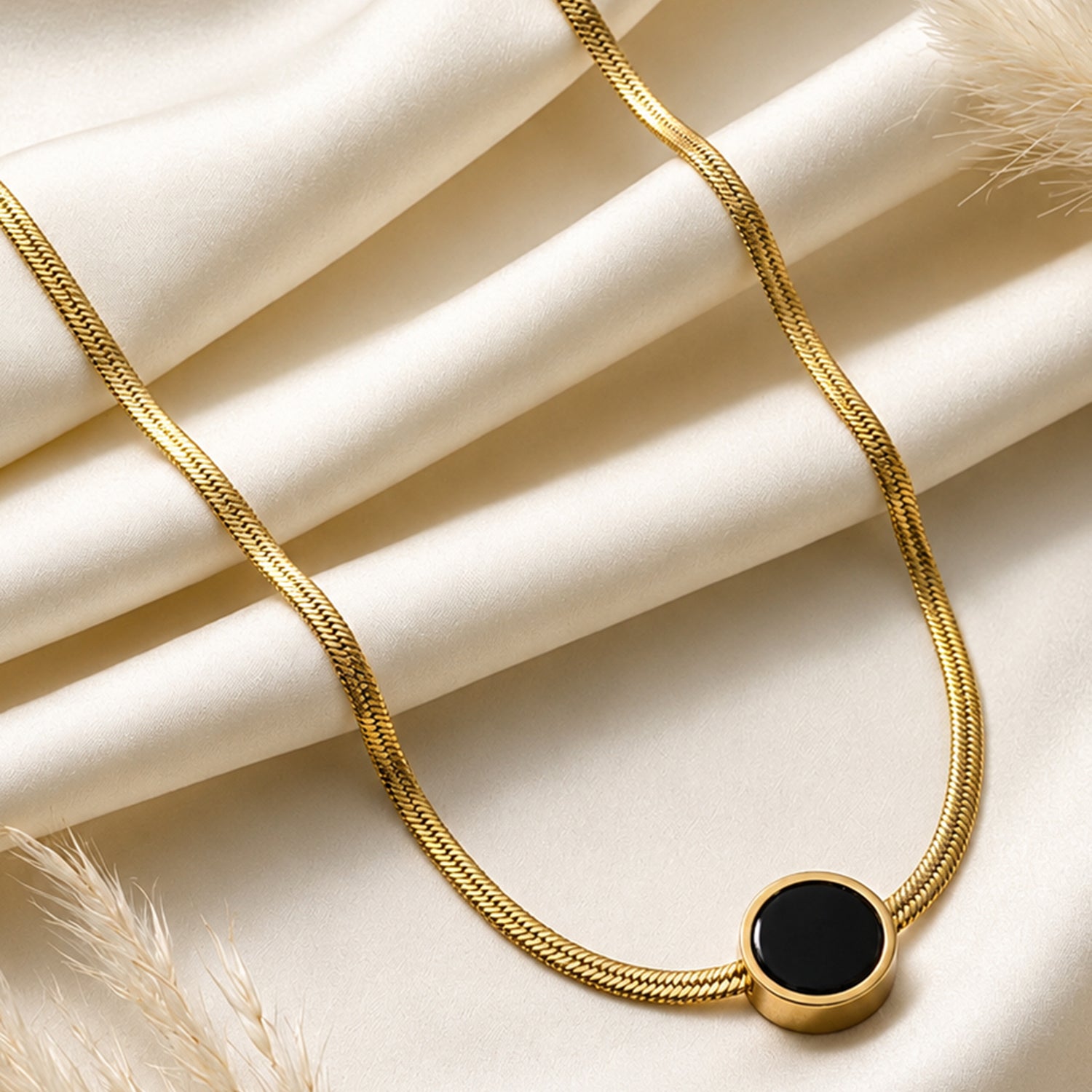 Artklim Black Stone Gold Chain  Anti-tarnish Necklace