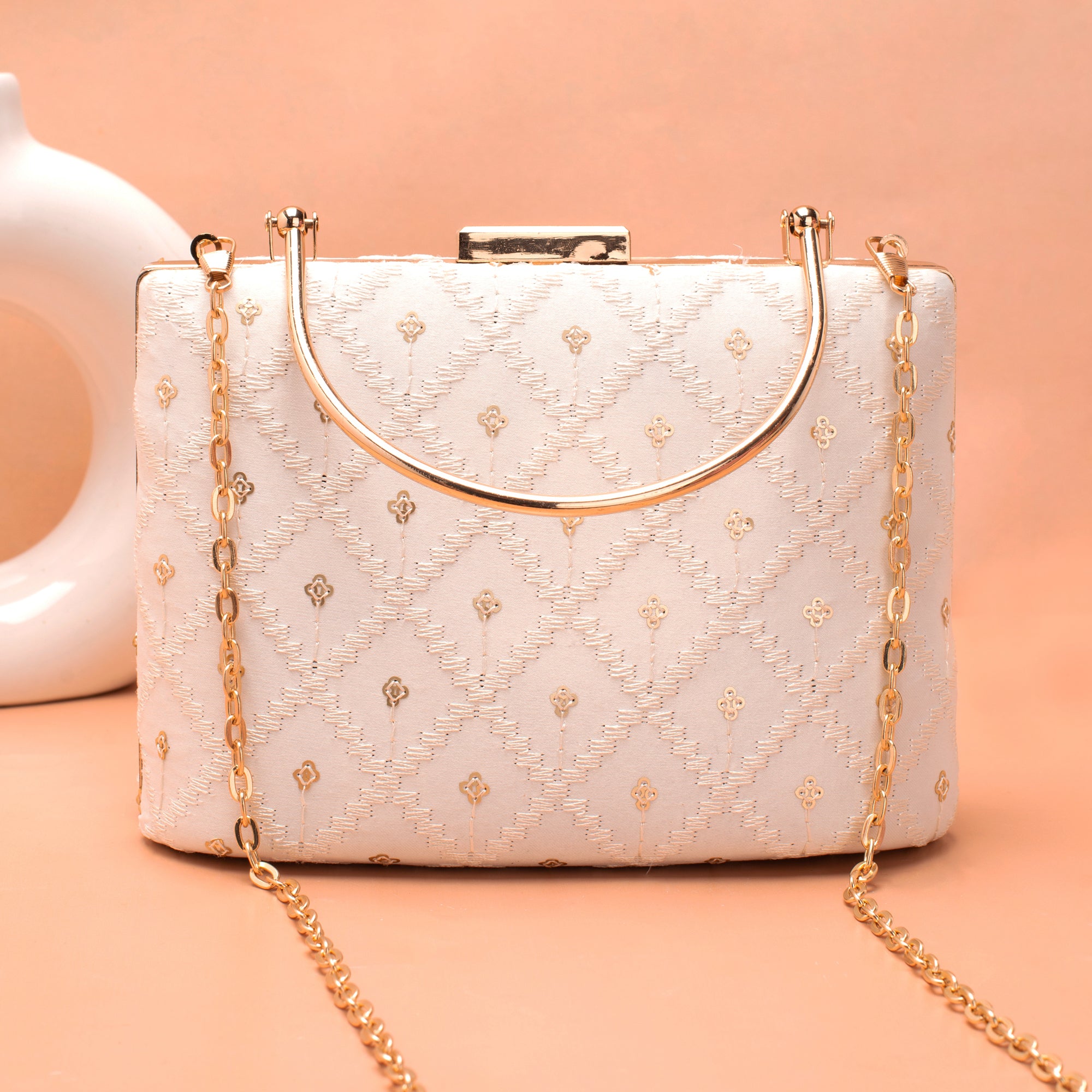 Artklim White Based Threadwork Pattern Embroidery Clutch