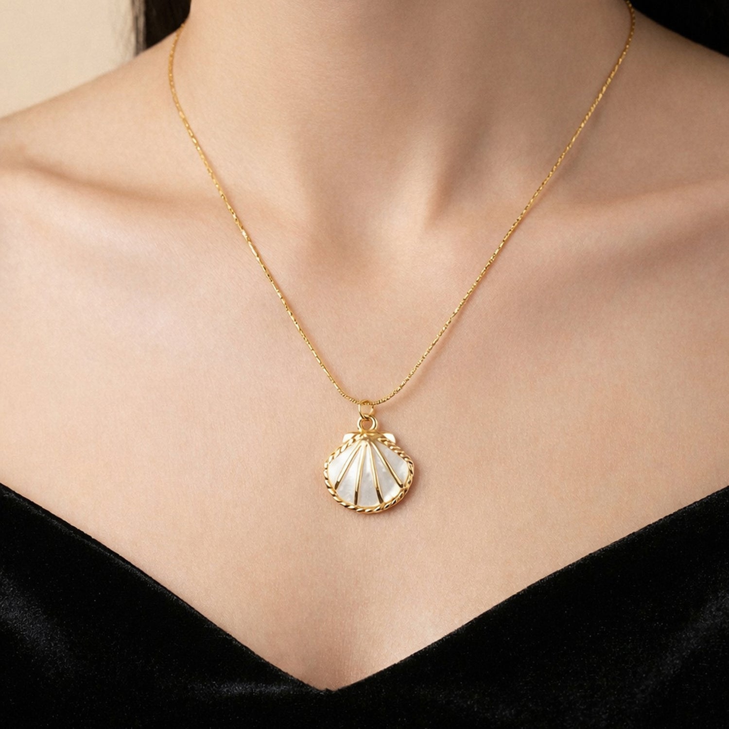 Artklim Gold-Plated Elegant Shell Charm Anti-Tarnish Pendant Necklace