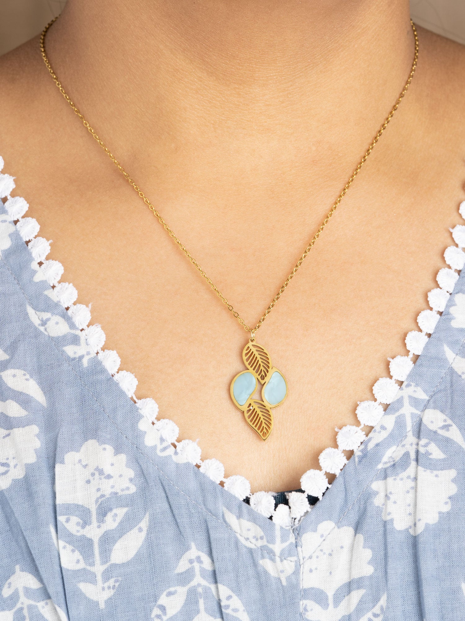 Artklim Leaf Whisper Pendant Necklace