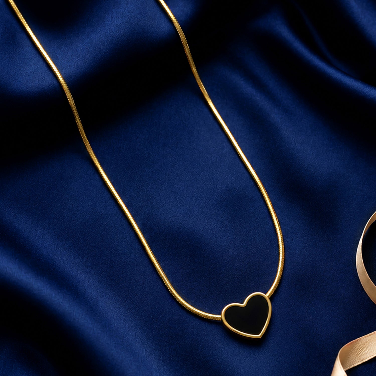 Artklim Black Heart Minimalist Anti-Tarnish Pendant Necklace