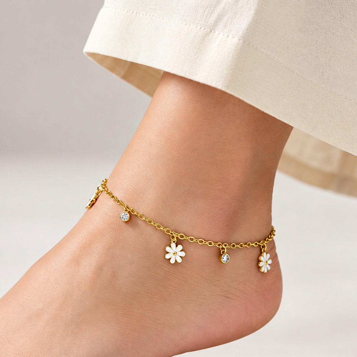 Artklim Floral Charm Gold-Tone Anti-Tarnish Anklet
