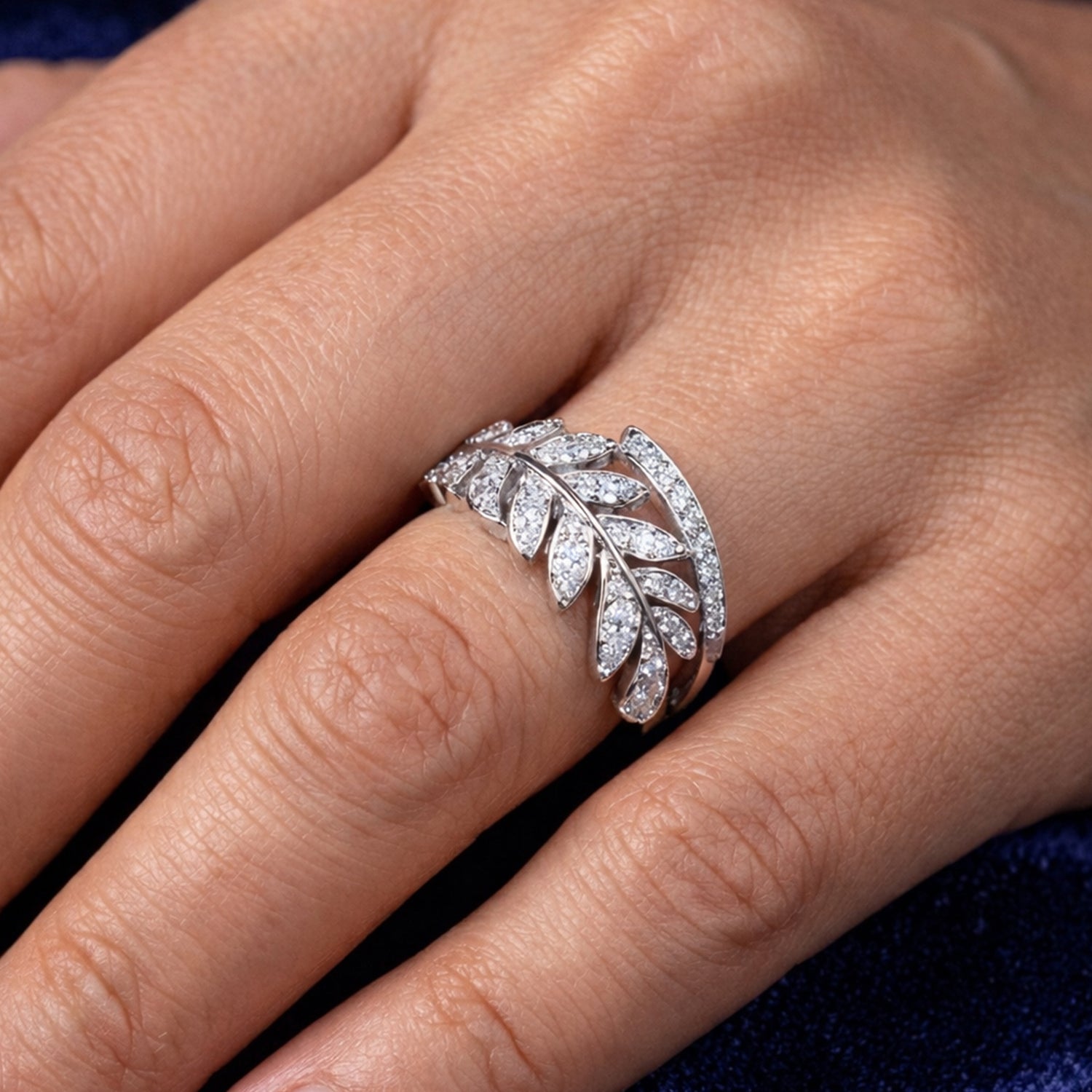 Artklim Sliver- Tone Sparkling Leaf Design Anti-Tarnish Ring