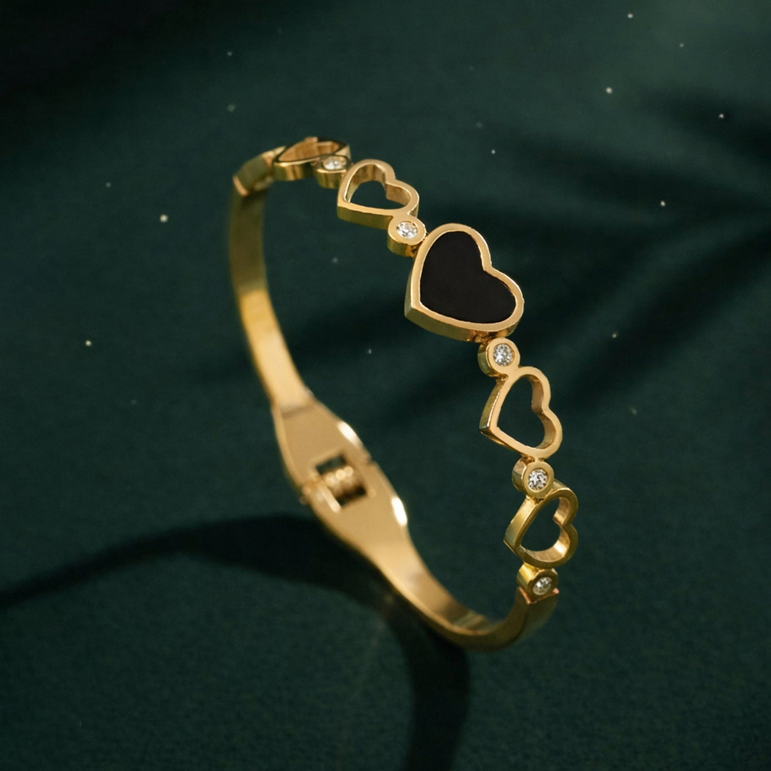 Artklim Gold Plated Black Heart Charm Anti-Tarnish Bangle Bracelet