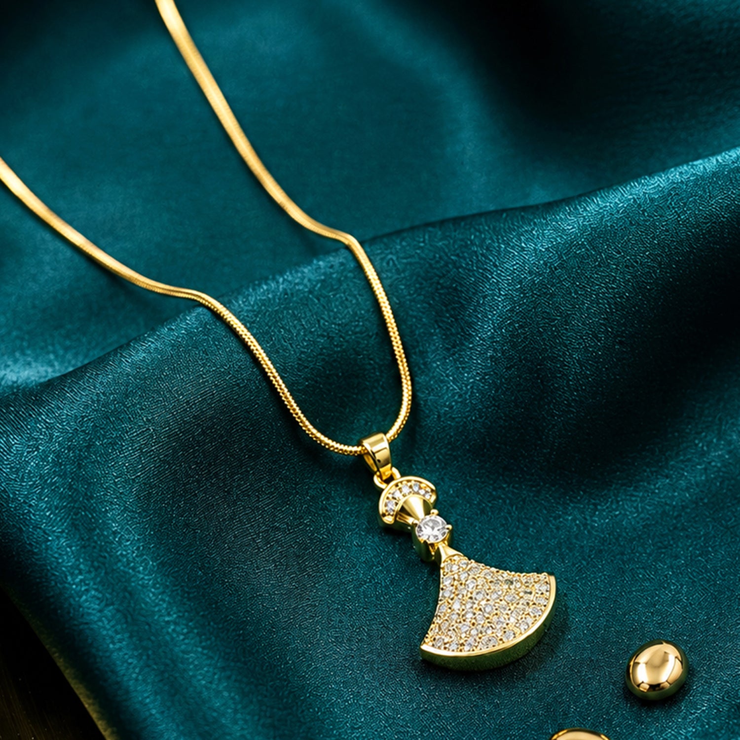 Artklim Luxe Fan Crystal Drop Anti-Tarnish Pendant Necklace
