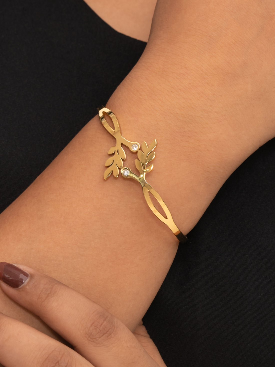 Artklim Gold Plated Leaf Anti Tranish Bracelet