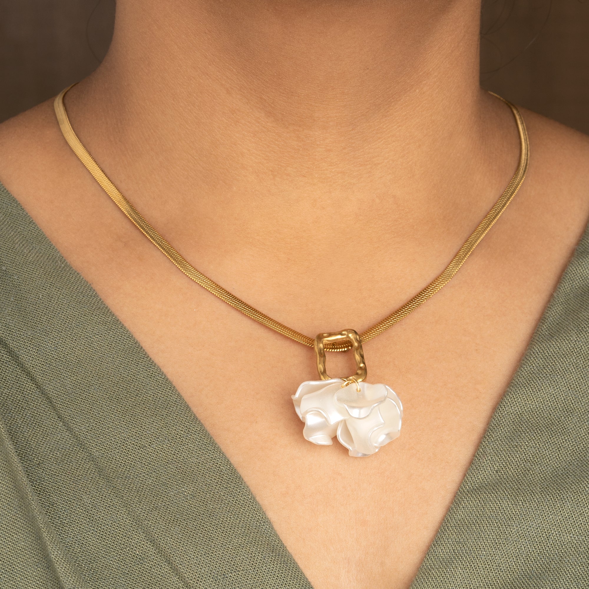 Artklim  Ivory Bloom Pendant Necklace