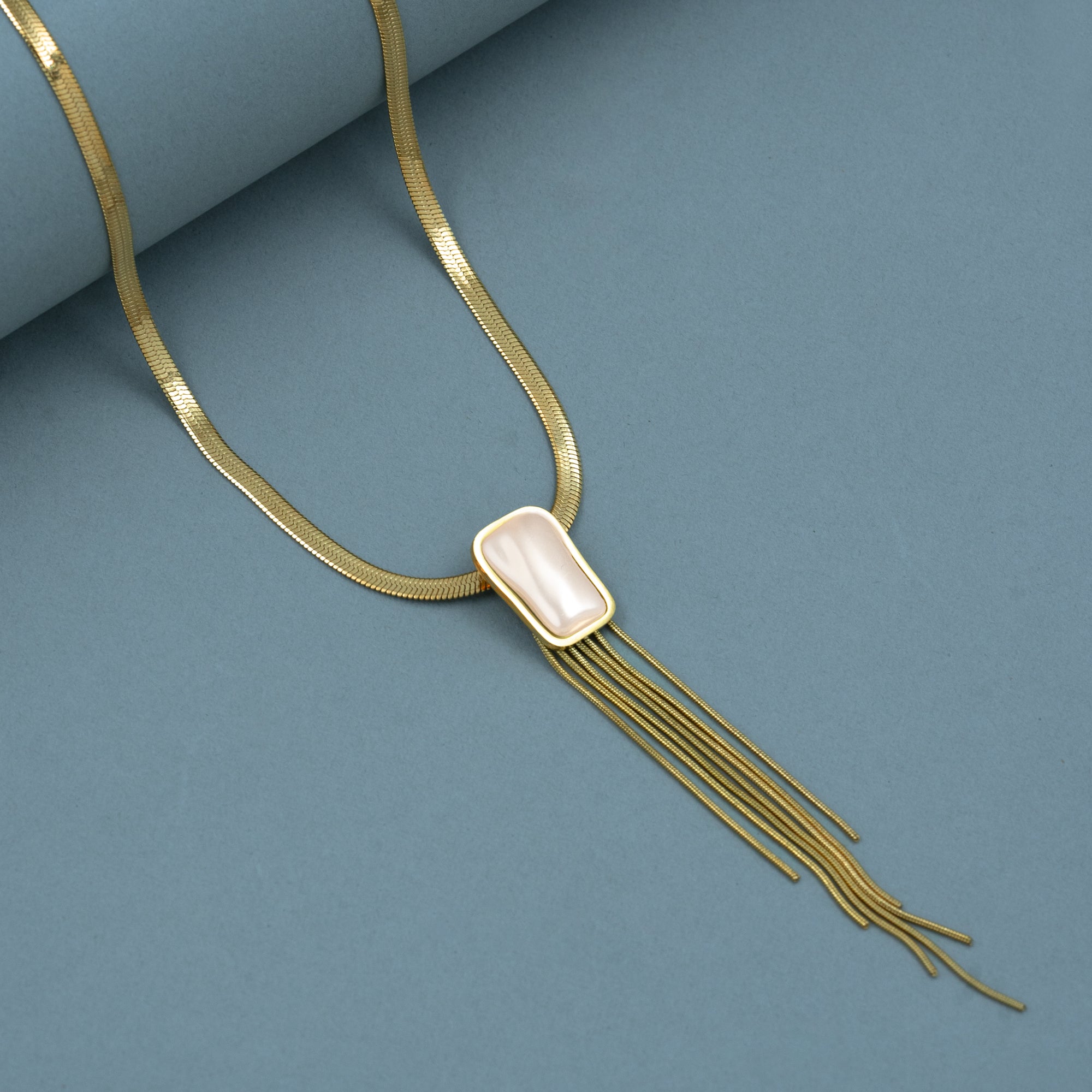 Artklim Lustrous Pearl Bar Pendant with Golden Fringe