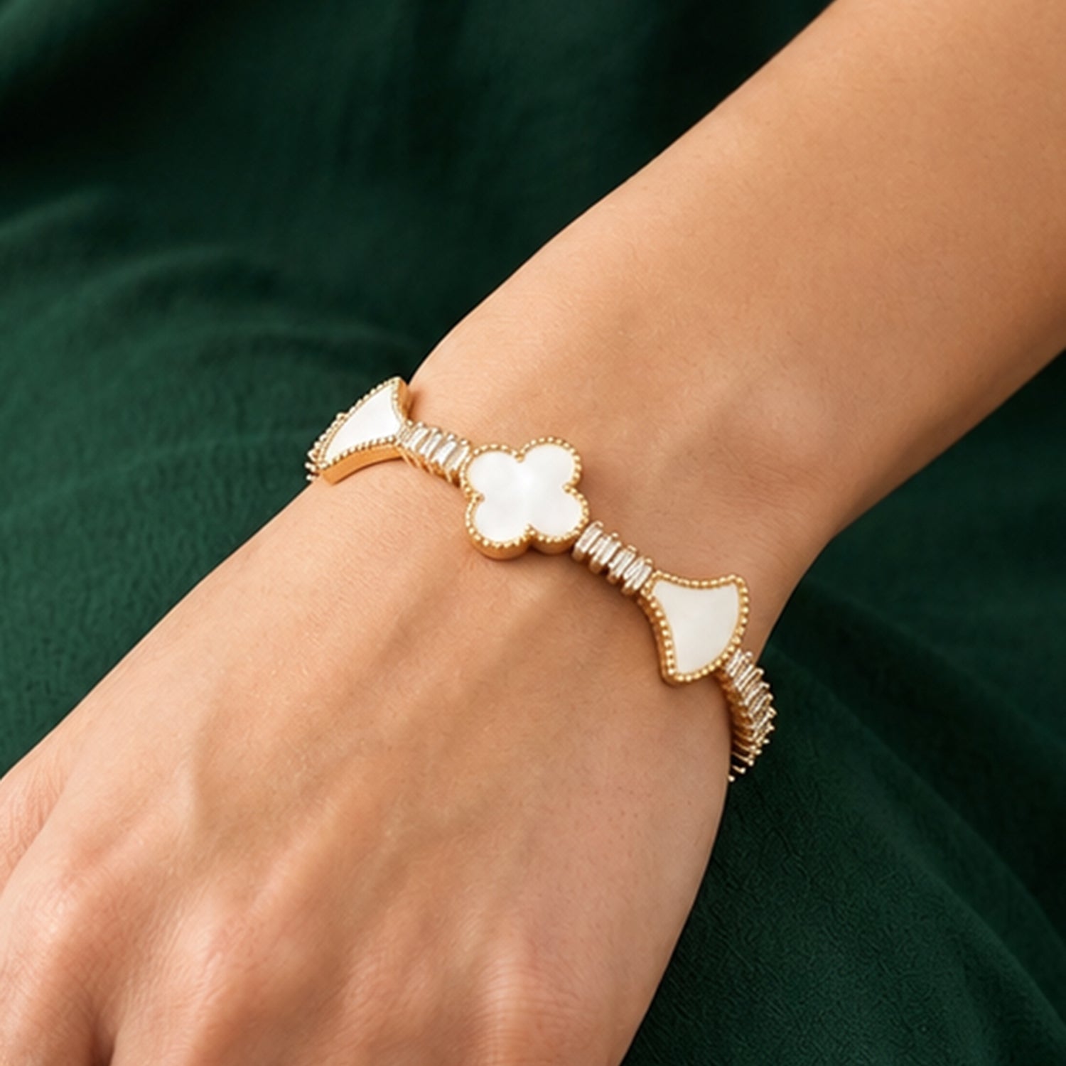 Artklim White Clover Crystal Anti-Tarnish Bracelet