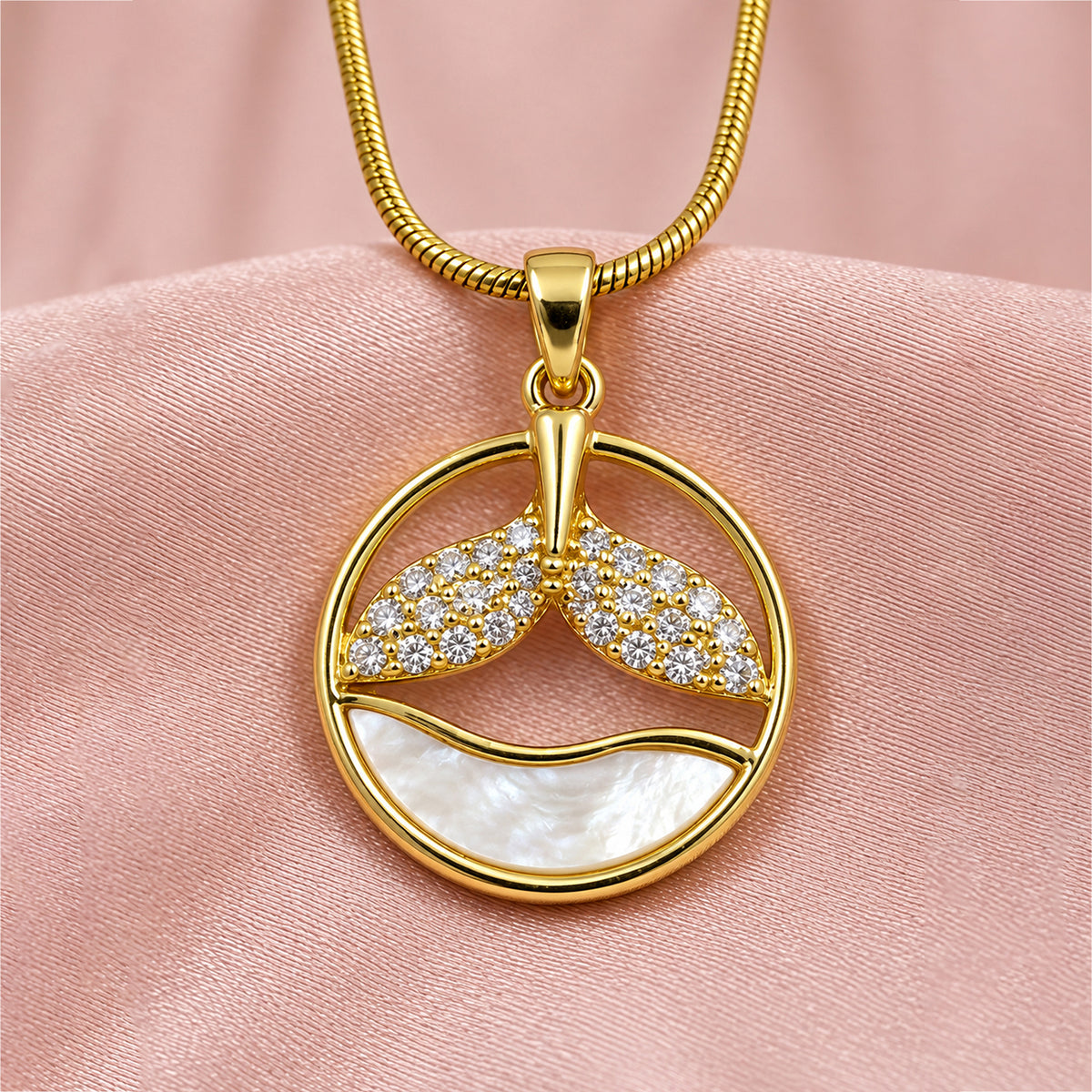 Artklim Elegant Round Floral Crystal Cut Anti-Tarnish Pendant Necklace