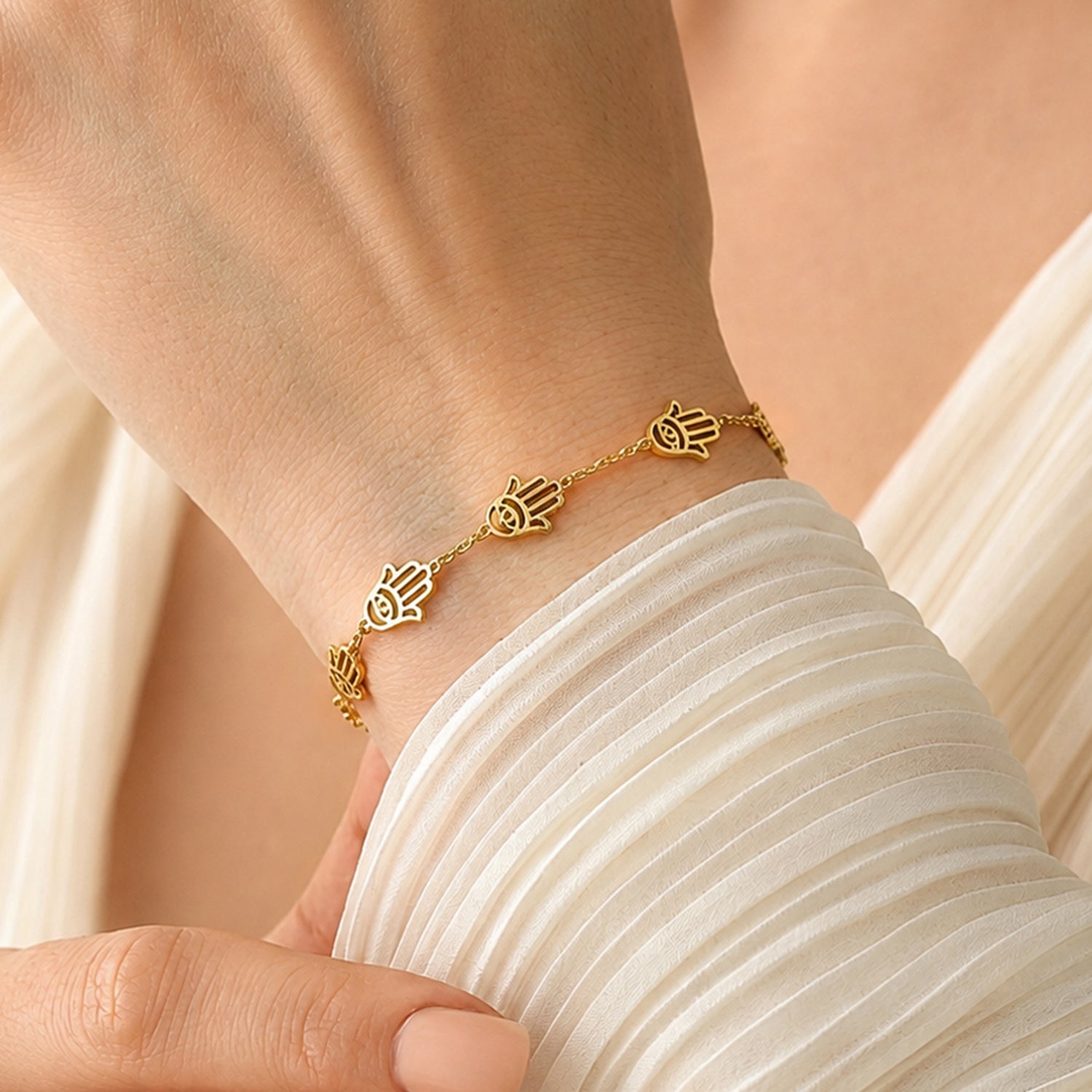 Artklim Golden Hamsa Hand Protection Charm Anti-Tarnish Bracelet