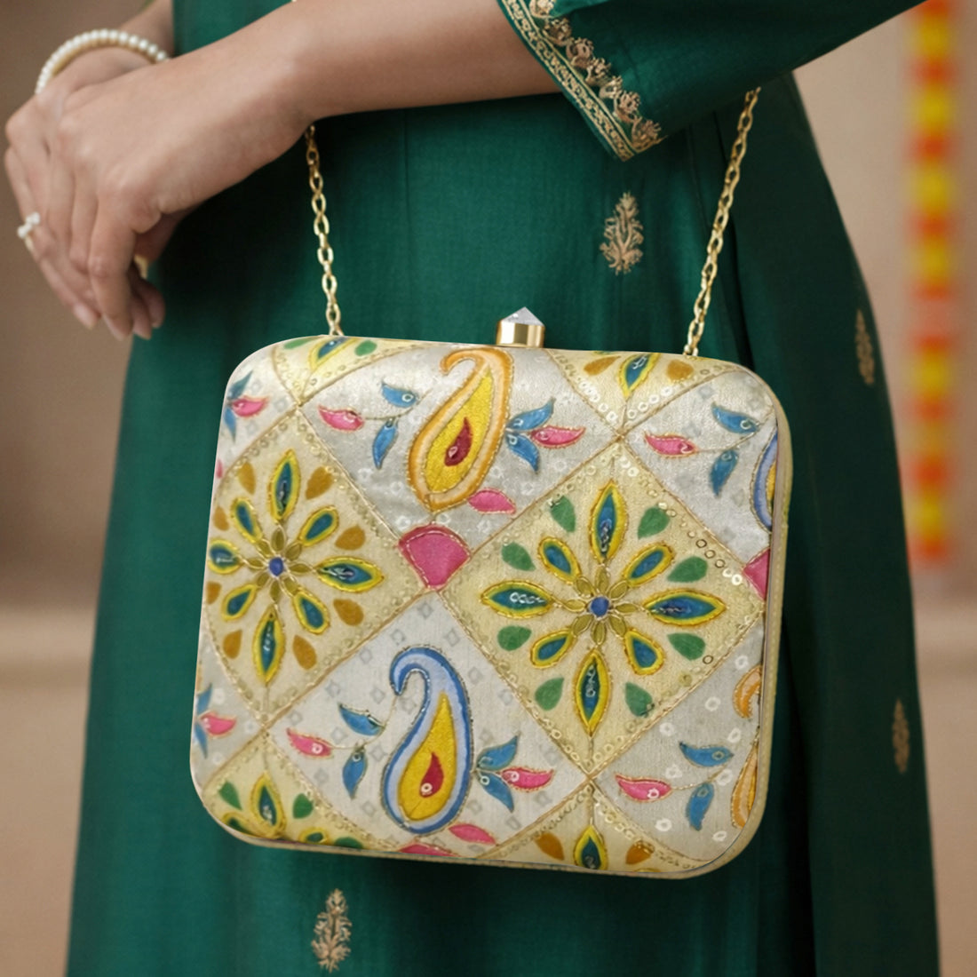 Artklim Elegant Ivory Embroidered Clutch