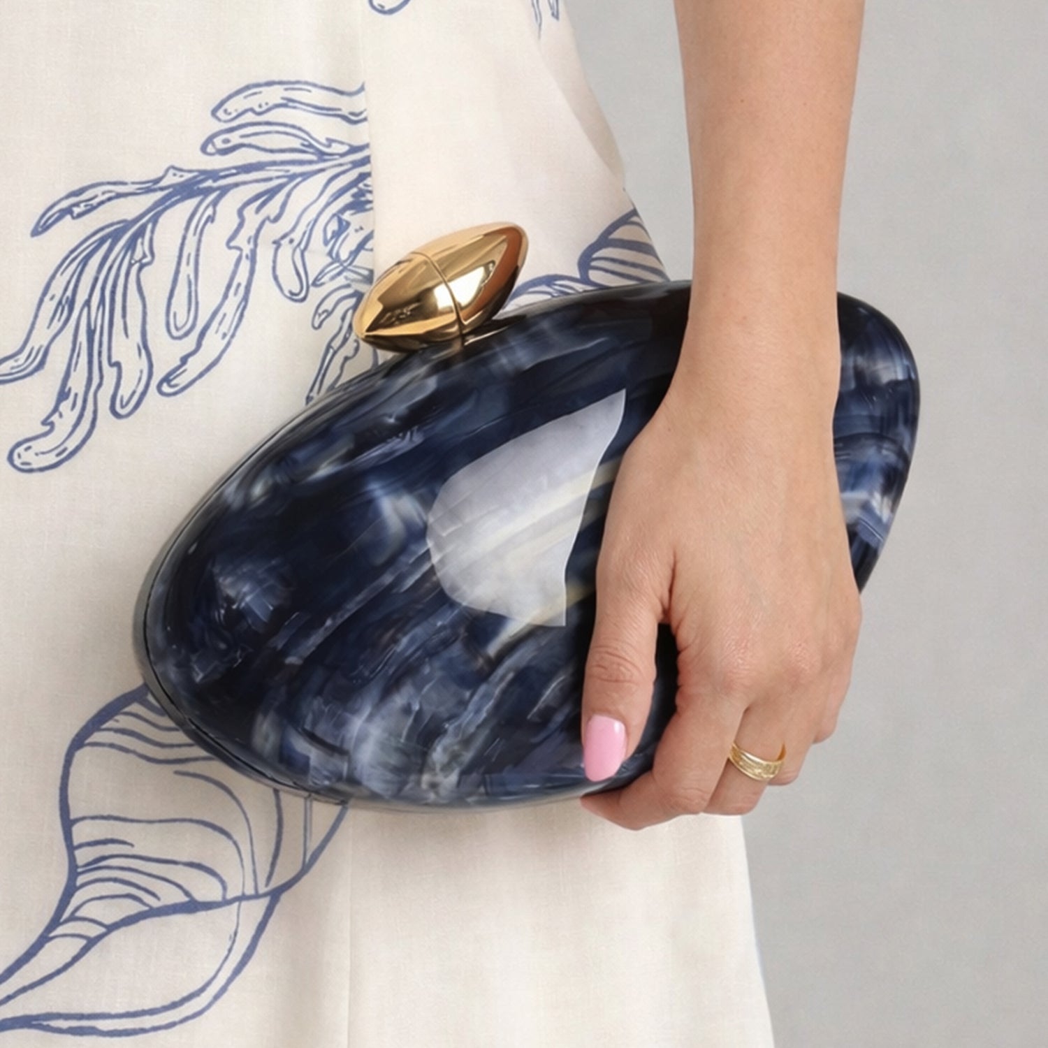 Artklim Elegant  Black Oval Shape Acrylic Clutch