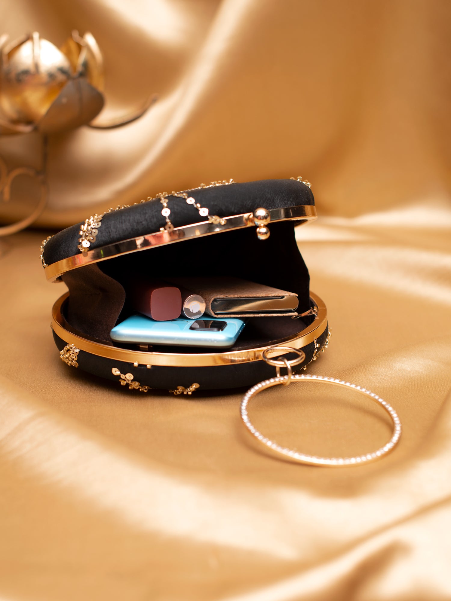 Artklim Golden Aura Round Clutch