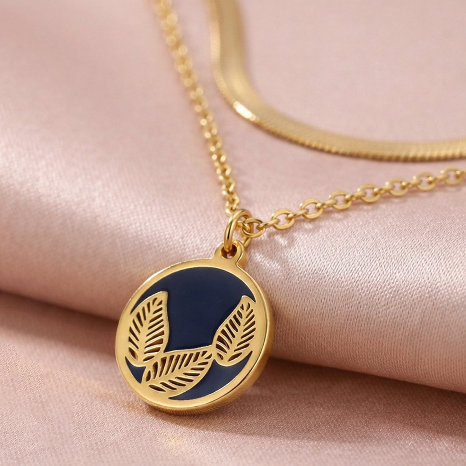 Artklim Gold-Plated Minimal Round Emblem Anti-Tarnish Pendant Necklace