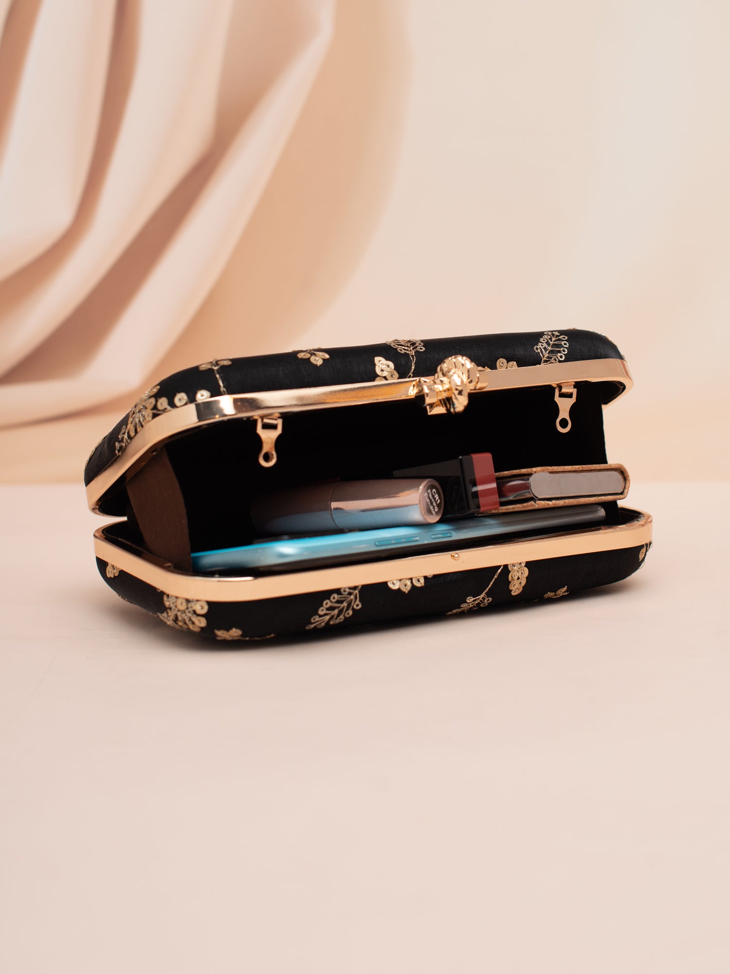 Artklim Midnight Bloom Clutch – Black