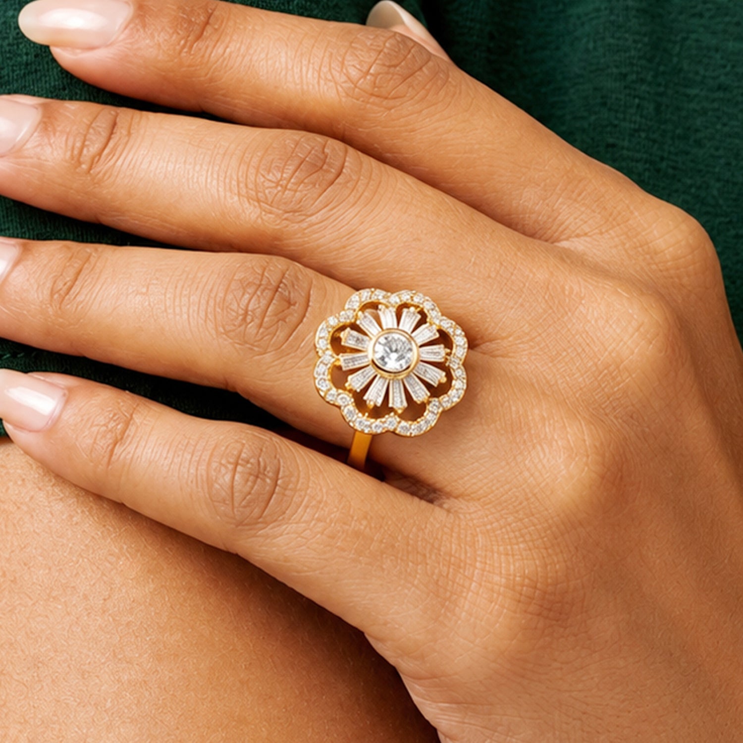 Artklim Gold Revolving Daisy Halo Adjustable Anti-Tarnish Copper Ring