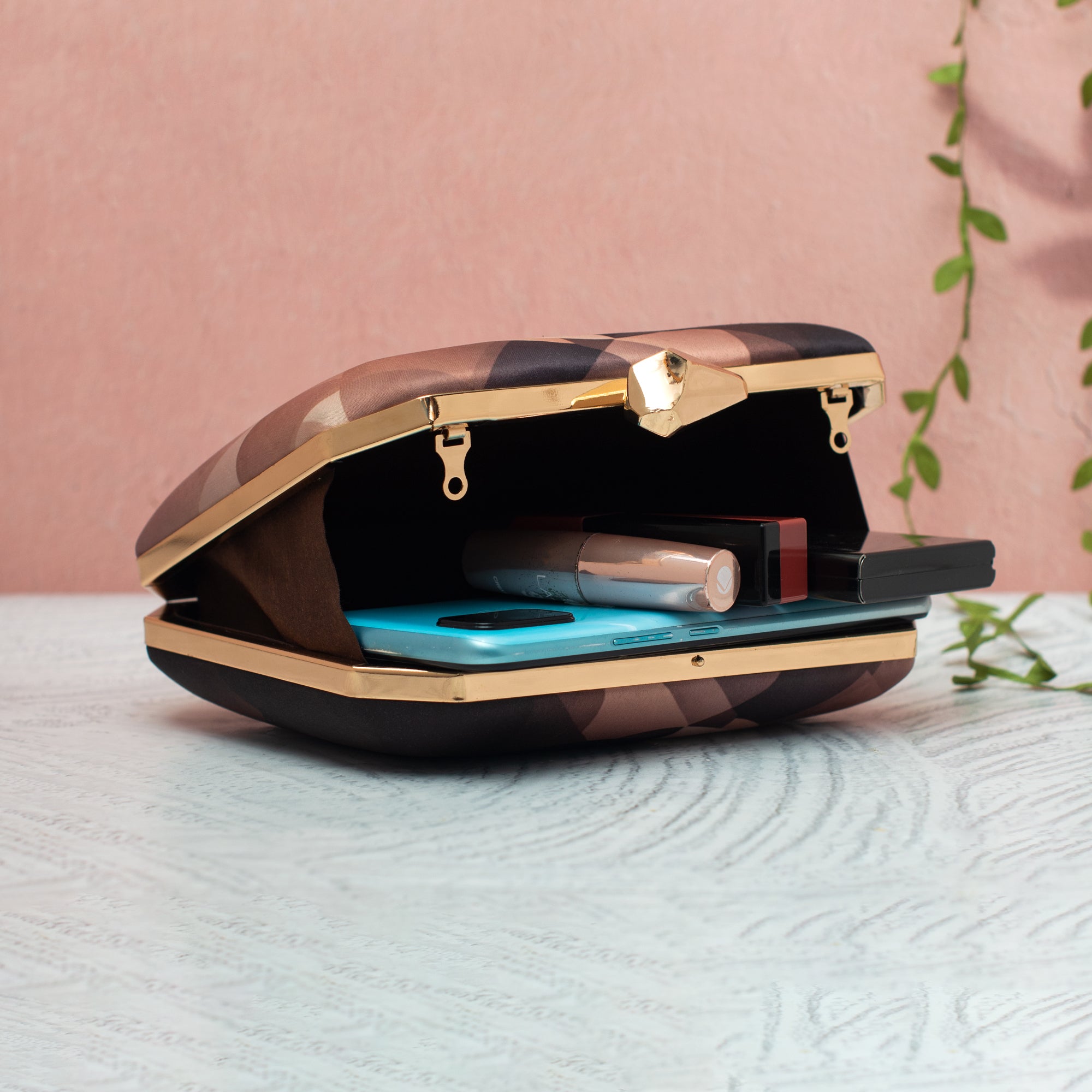 Artklim Artistic Face Illustration Printed Clutch