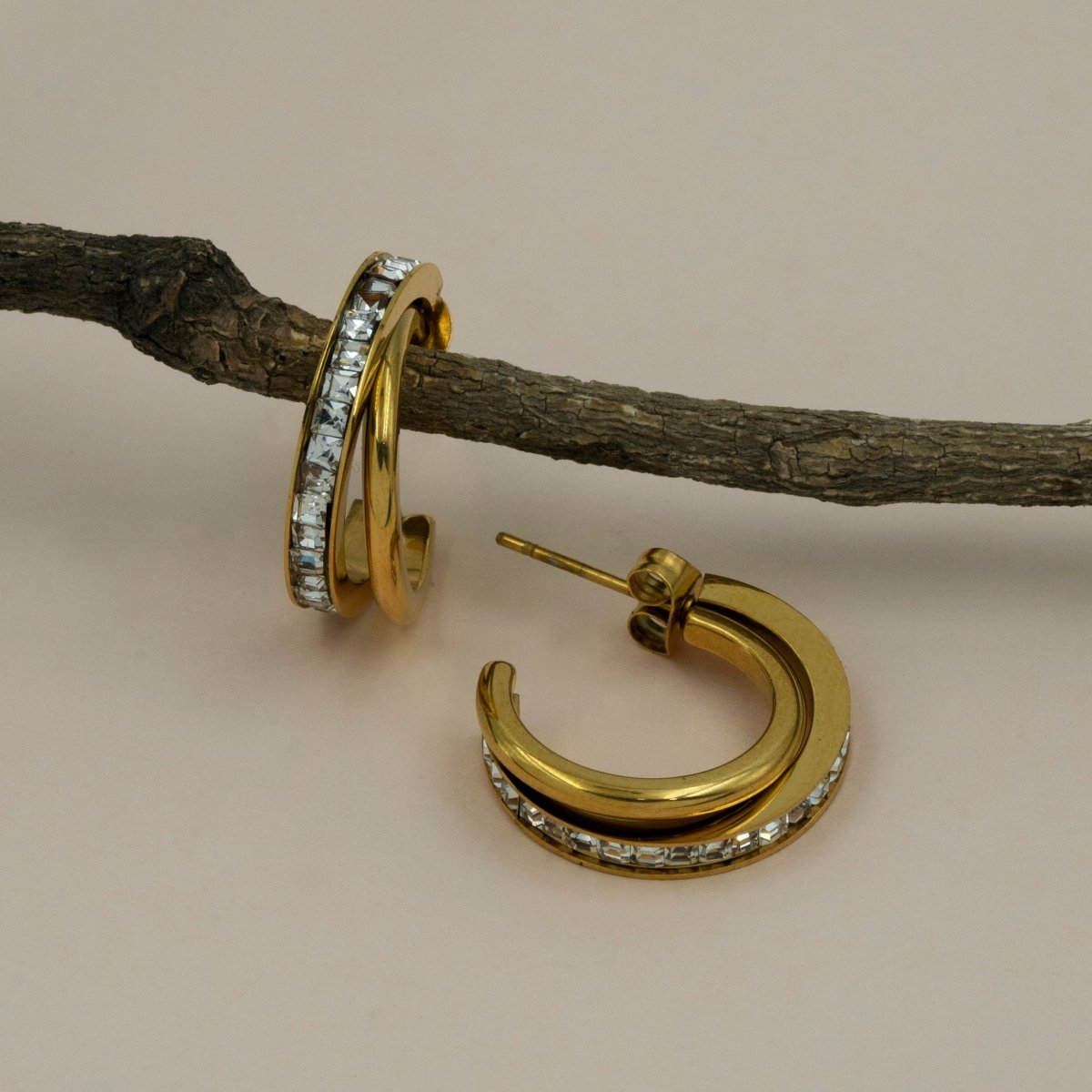 Artklim Gold Plated Round Shaped Studded Earrings