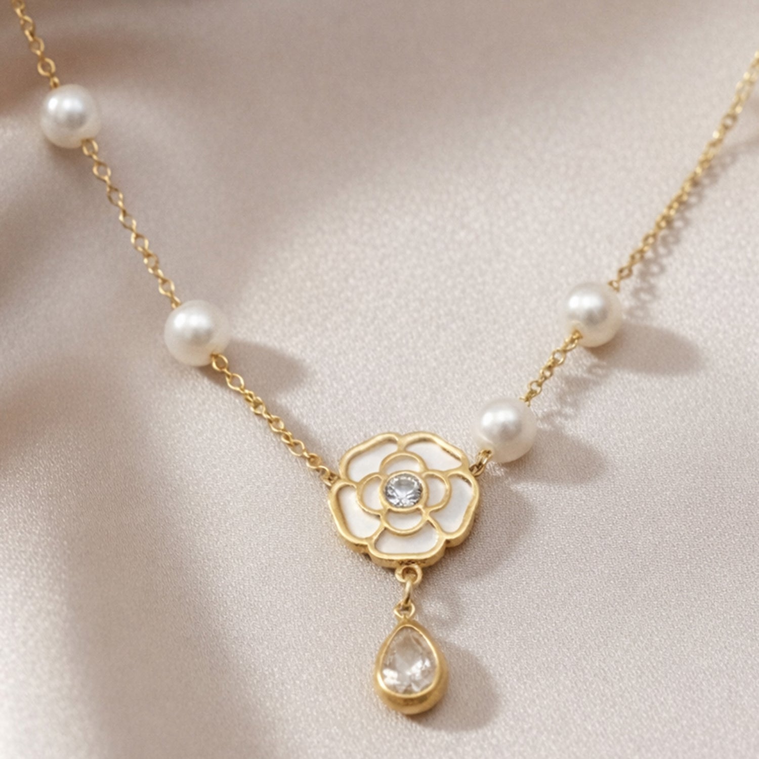 Artklim Gold-Plated Elegant Flower with Pearl Beads Anti-Tarnish Pendant Necklace