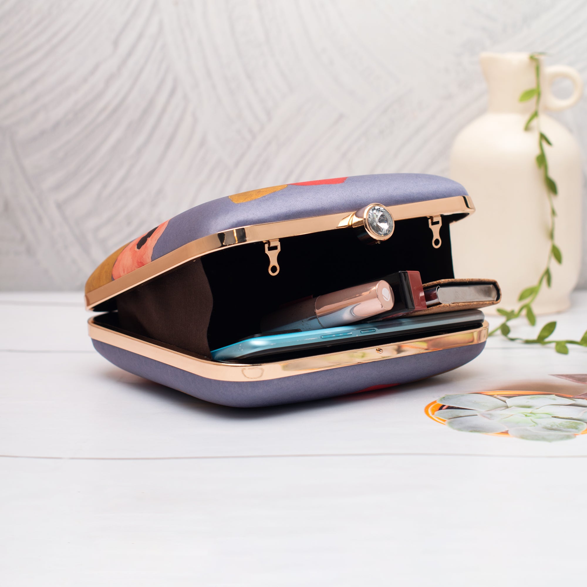 Artklim Lavender with Red Printed Clutch