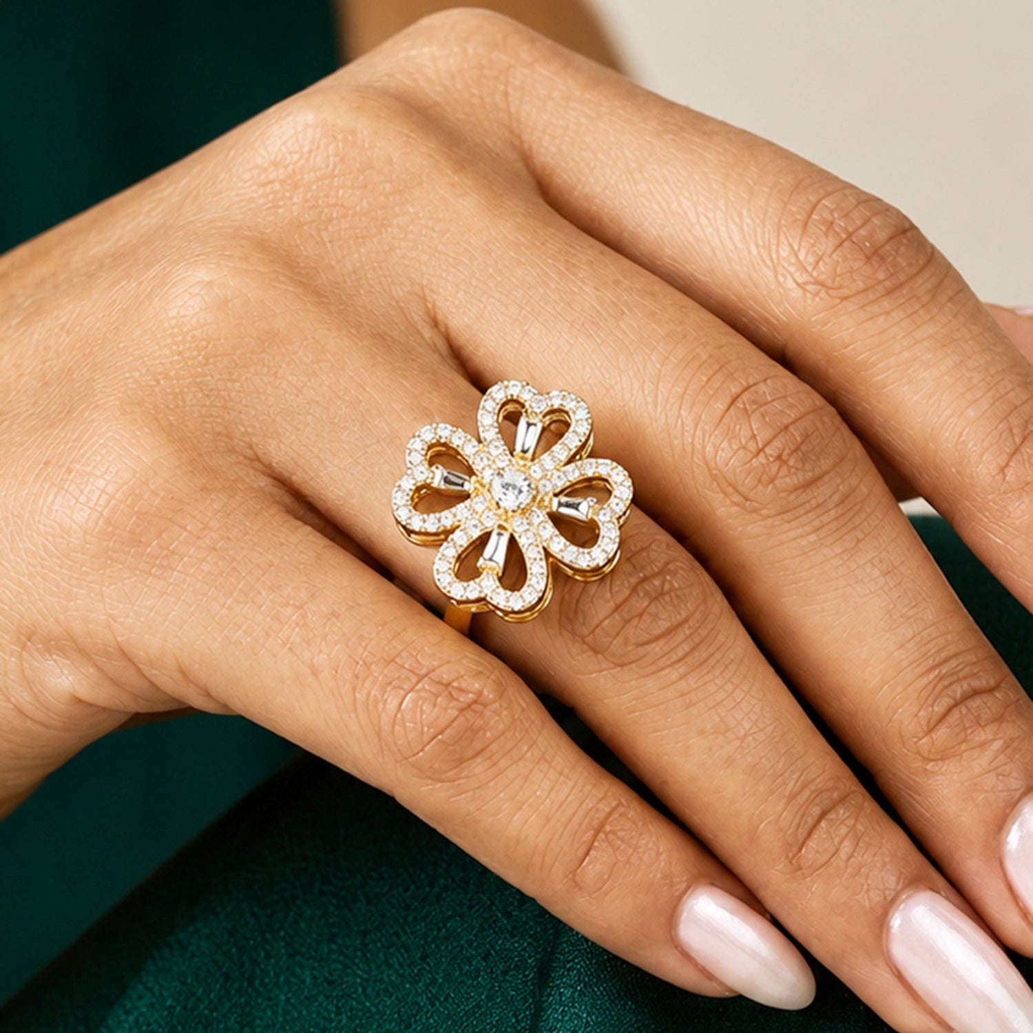 Artklim Gold Revolving Clover Flower Adjustable Anti-Tarnish Copper Ring