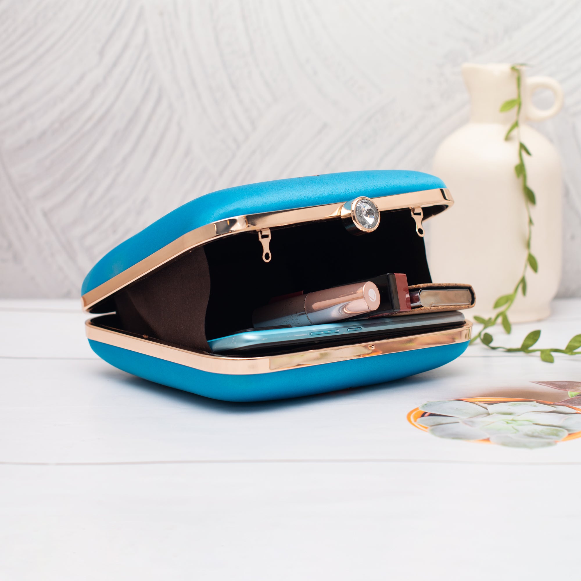 Artlim Royal Mor Pankh Potrait Clutch