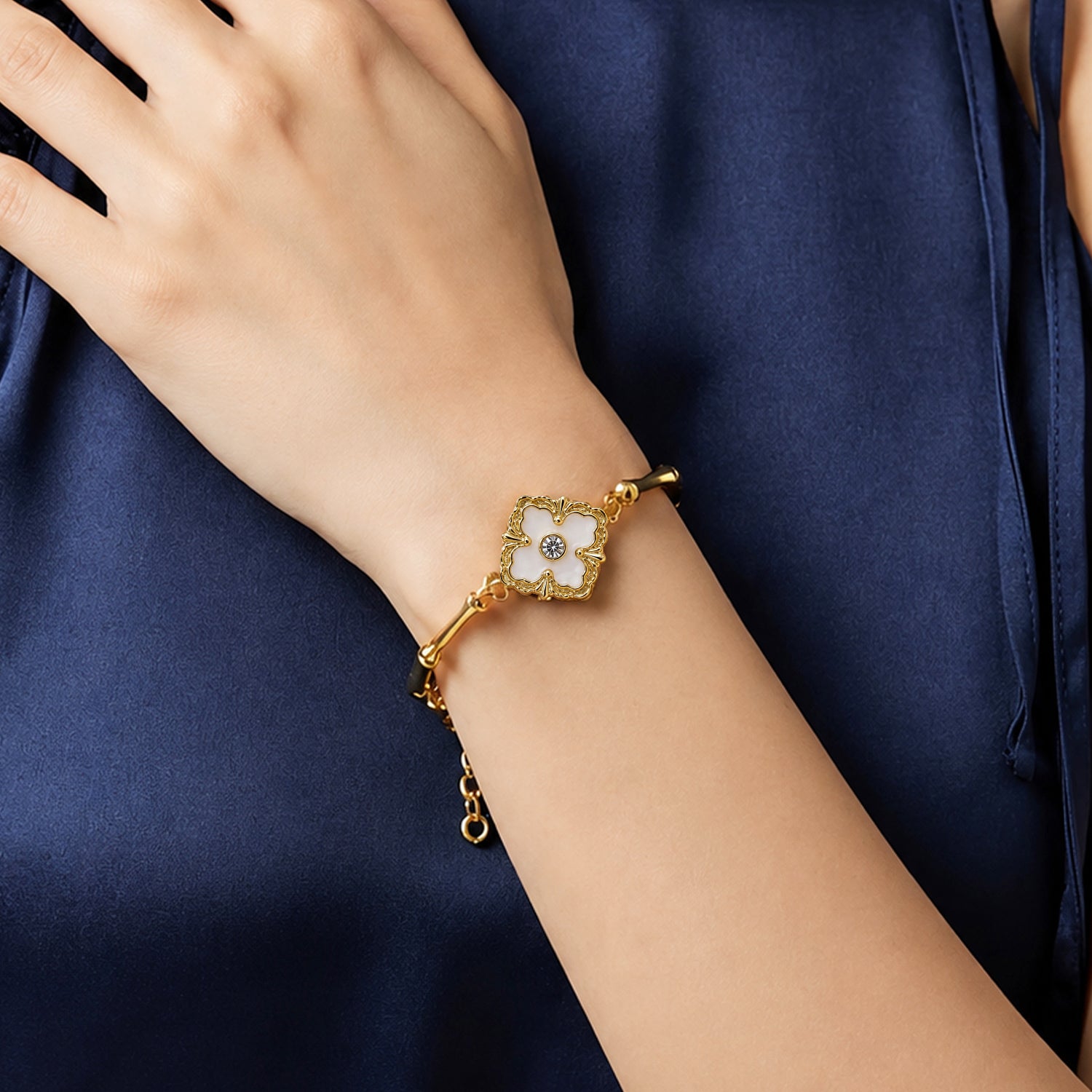 Artklim White Clover Bamboo Link Gold Bracelet Anti-Tarnish Bracelet