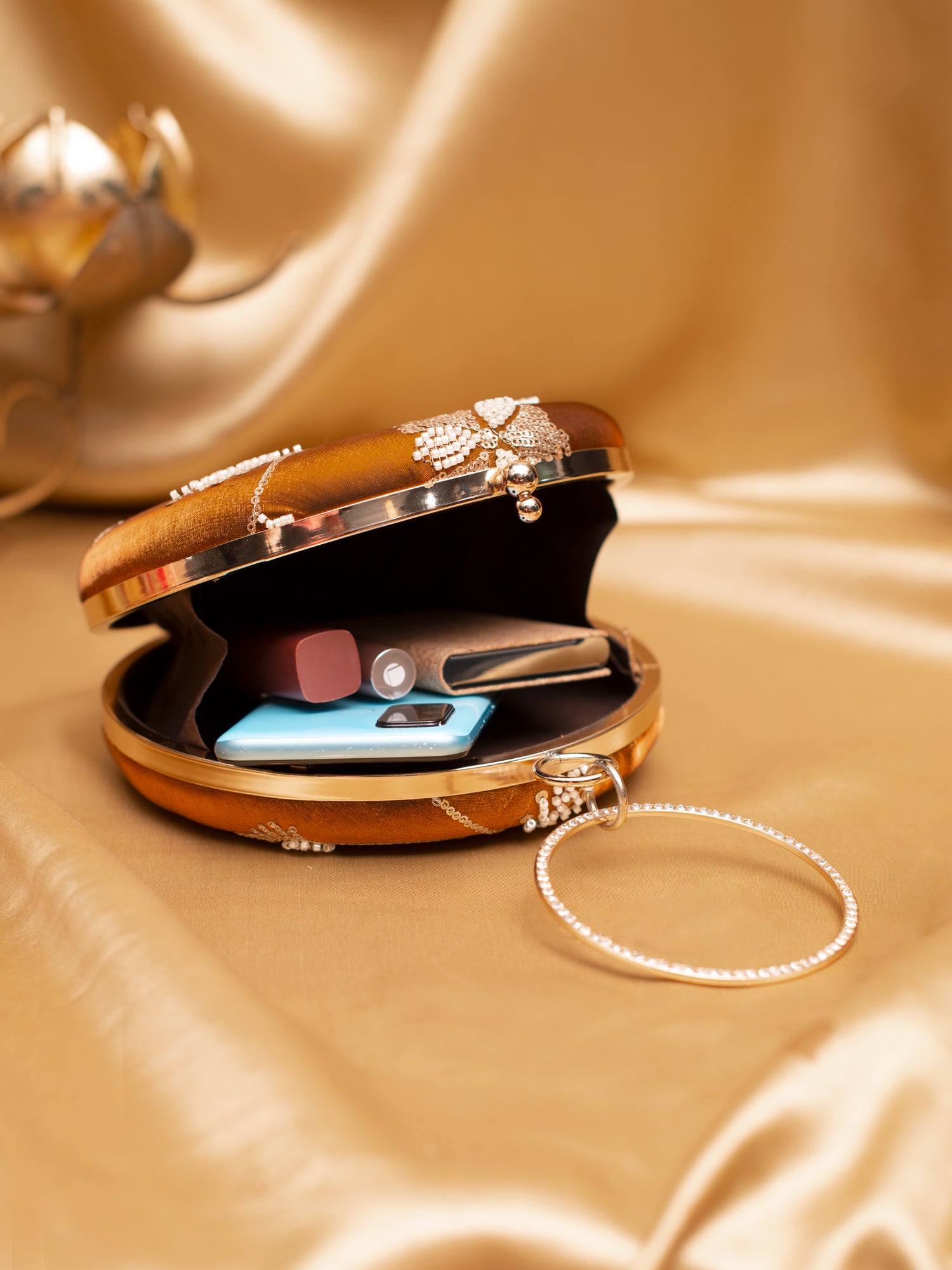 Artklim Branches Blooming in Autumn Glow Round Clutch